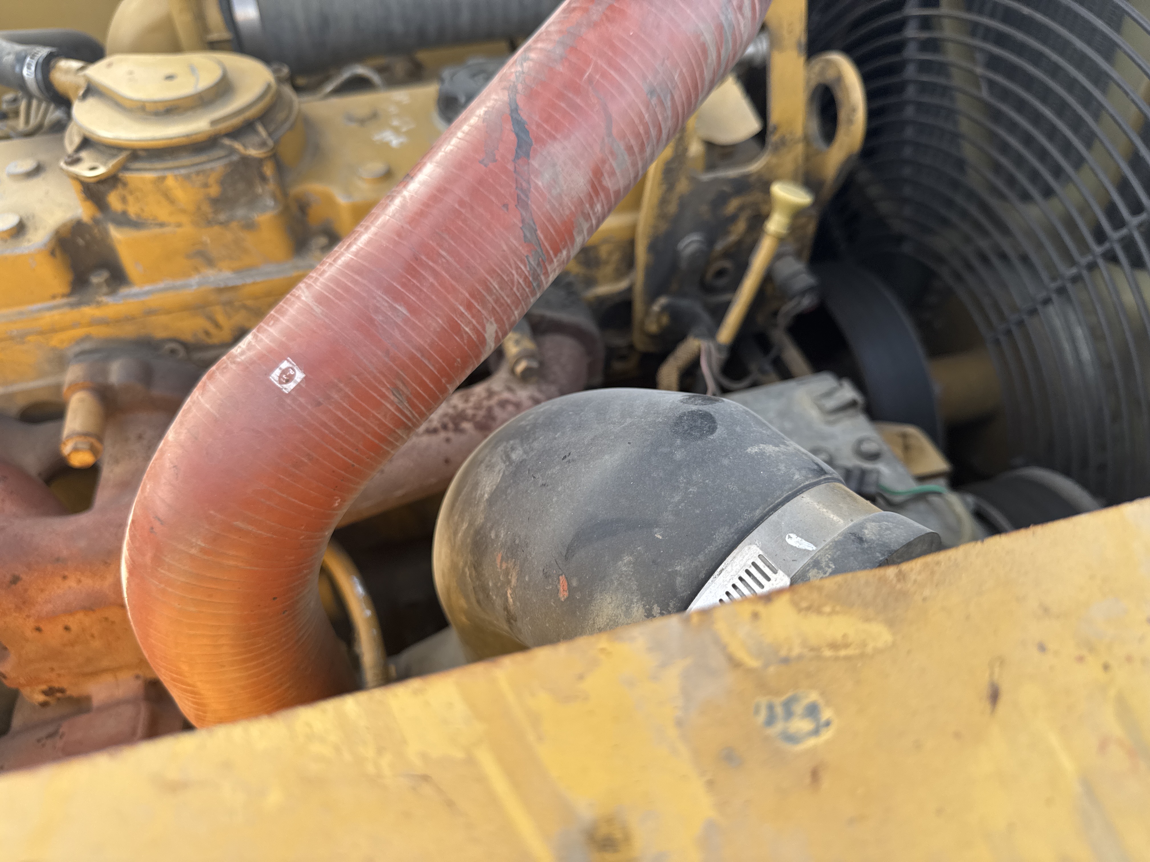 MDX-011-Cat-323D3-Medium-excavators-inspection-Engine-Hoses-3