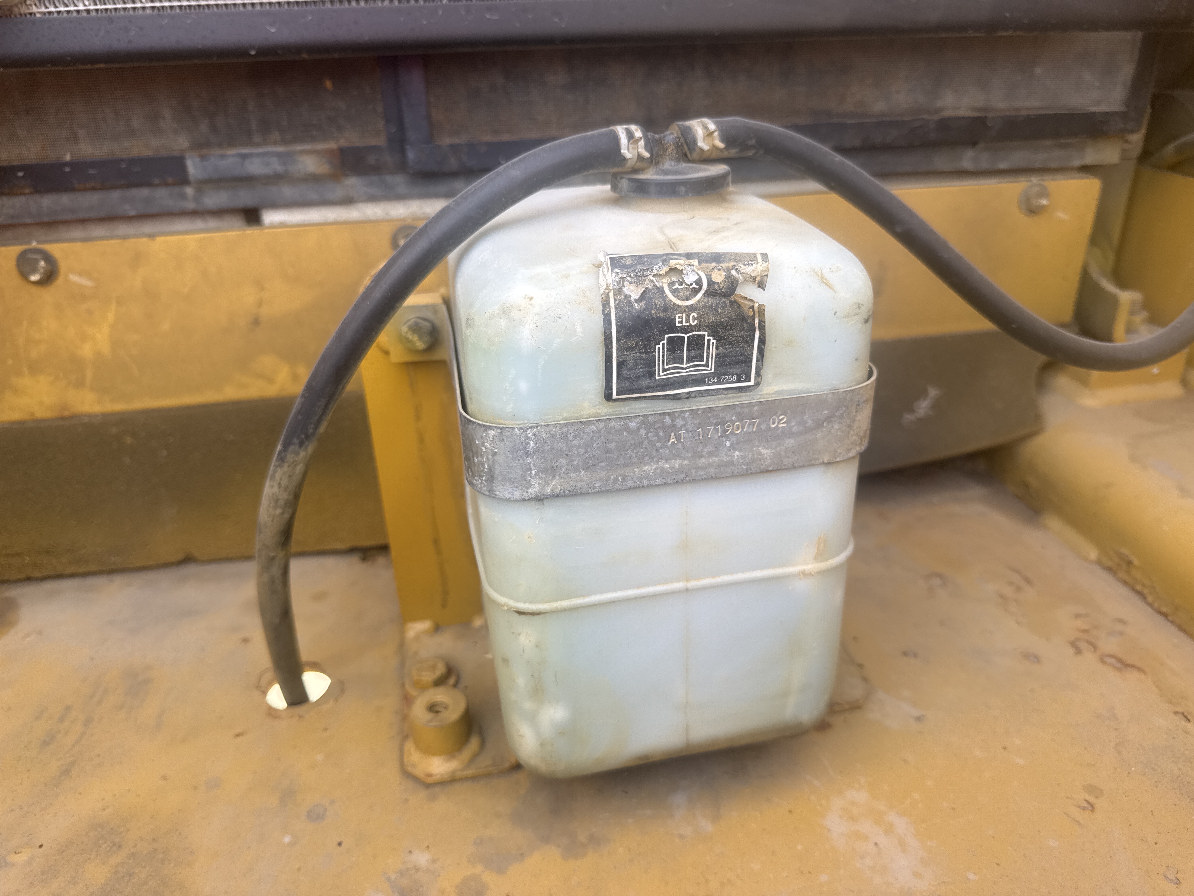 MDX-011-Cat-323D3-Medium-excavators-inspection-Engine-Radiator,-condenser,-intercooler,-hydraulic-cooler-3