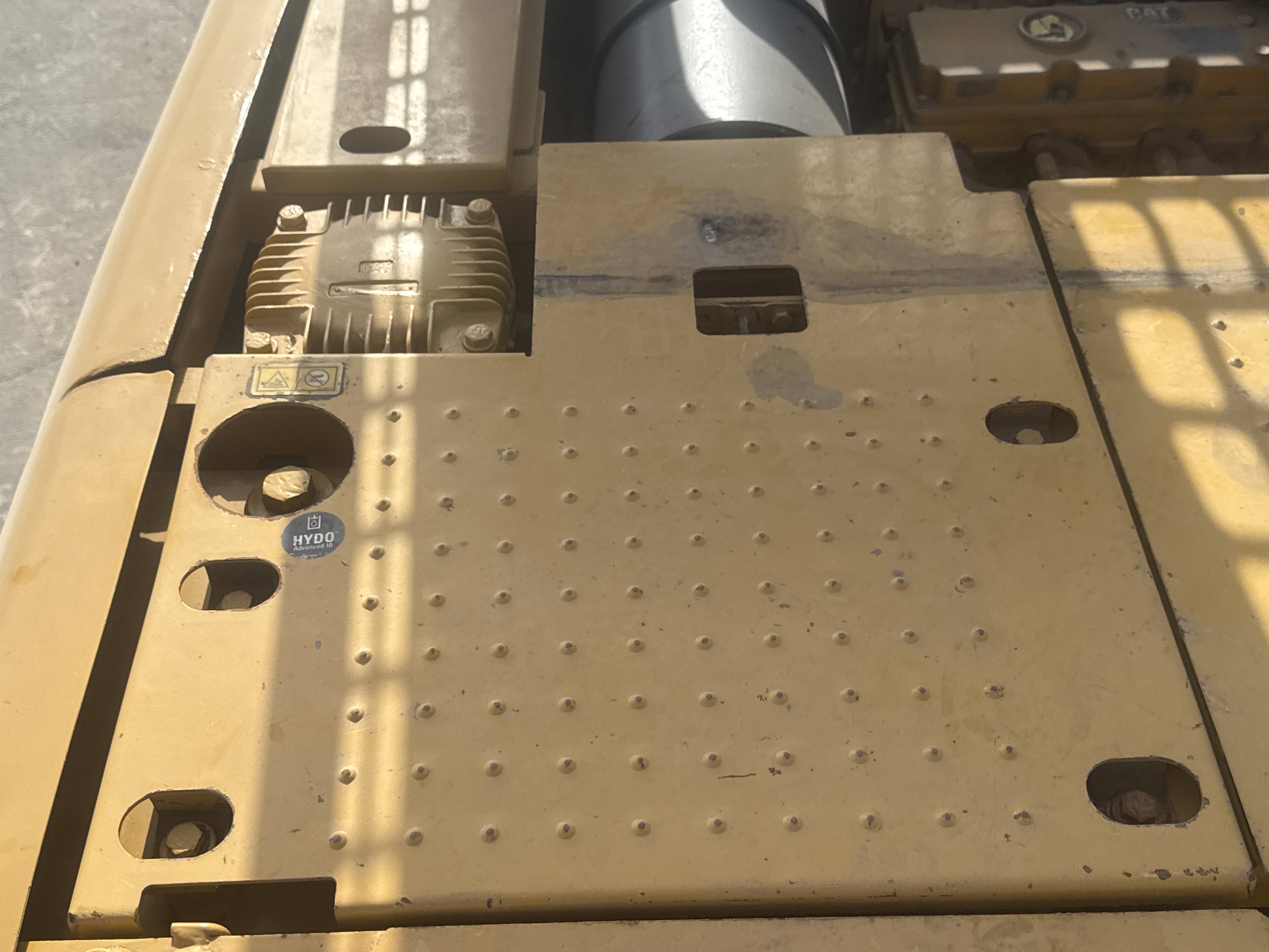 MDX-011-Cat-323D3-Medium-excavators-inspection-Hydraulics-Hydraulic-Tank-3