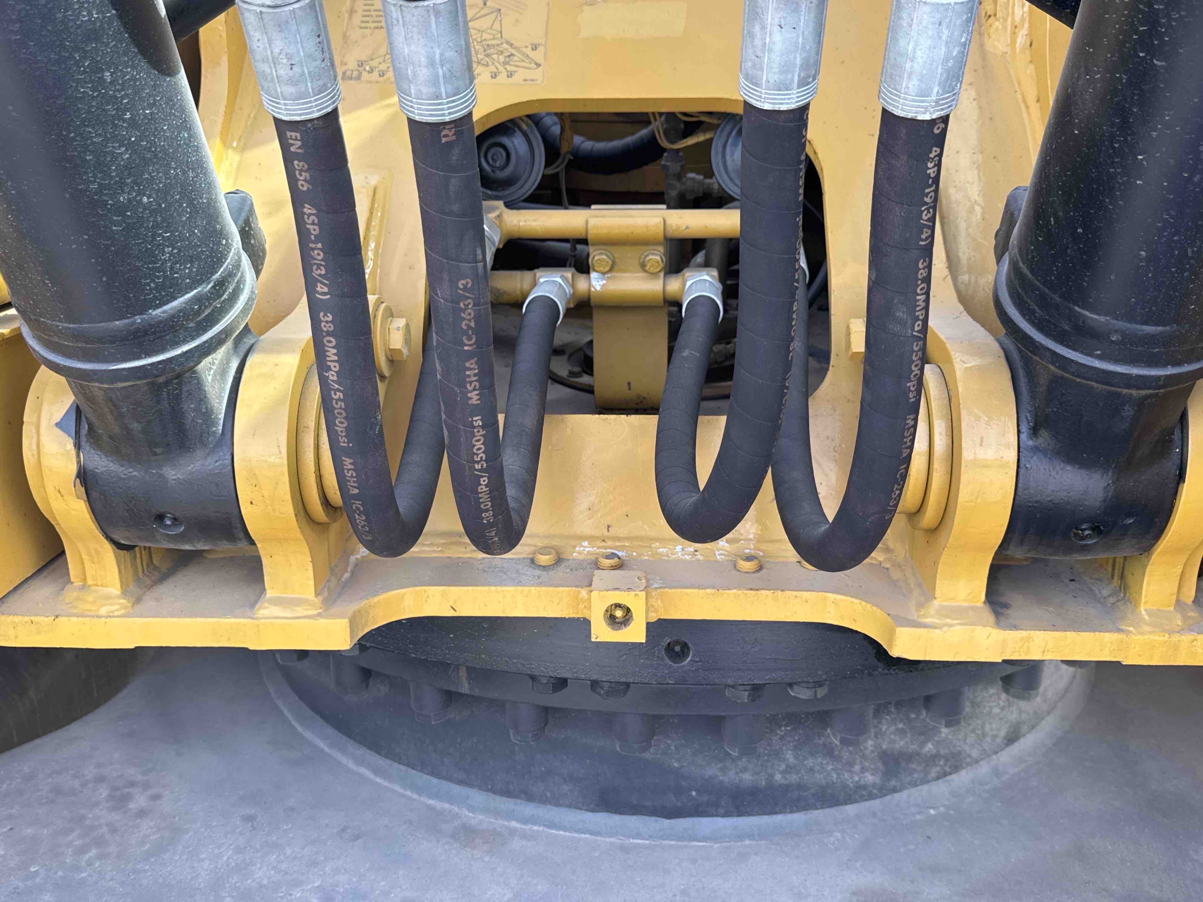 MDX-011-Cat-323D3-Medium-excavators-inspection-Hydraulics-Hydraulic-hoses-and-lines-1