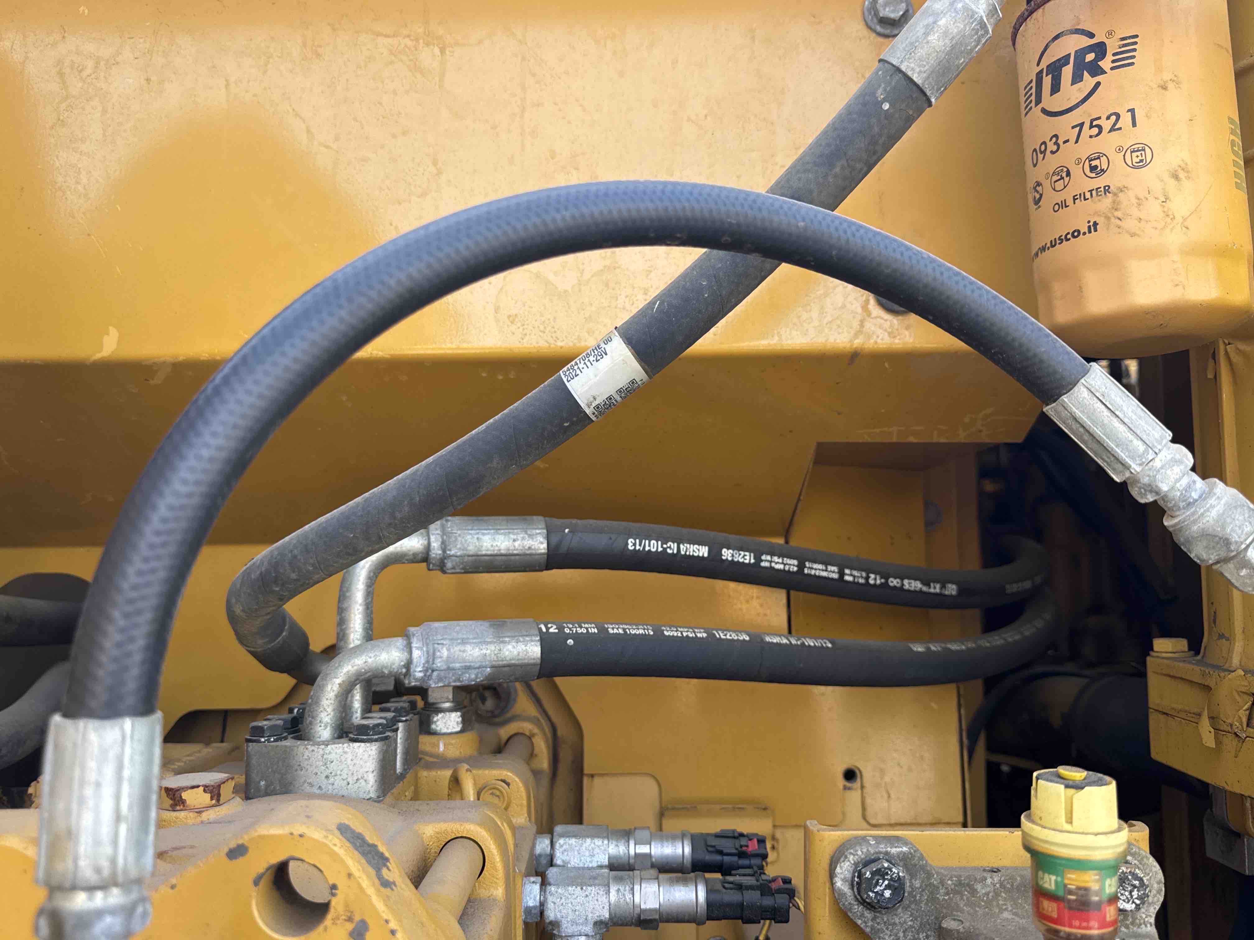 MDX-011-Cat-323D3-Medium-excavators-inspection-Hydraulics-Hydraulic-hoses-and-lines-1