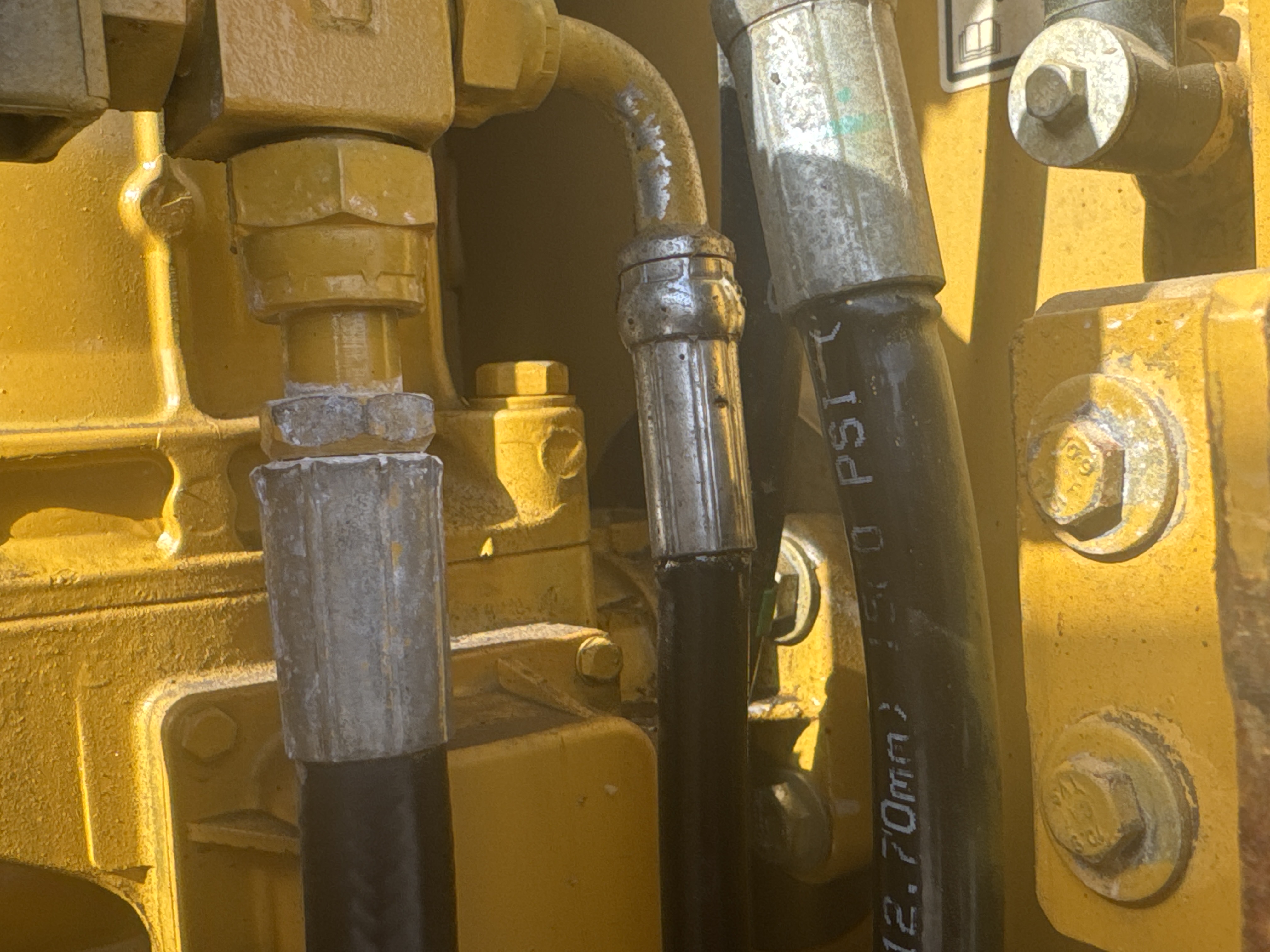 MDX-011-Cat-323D3-Medium-excavators-inspection-Hydraulics-Hydraulic-hoses-and-lines-4