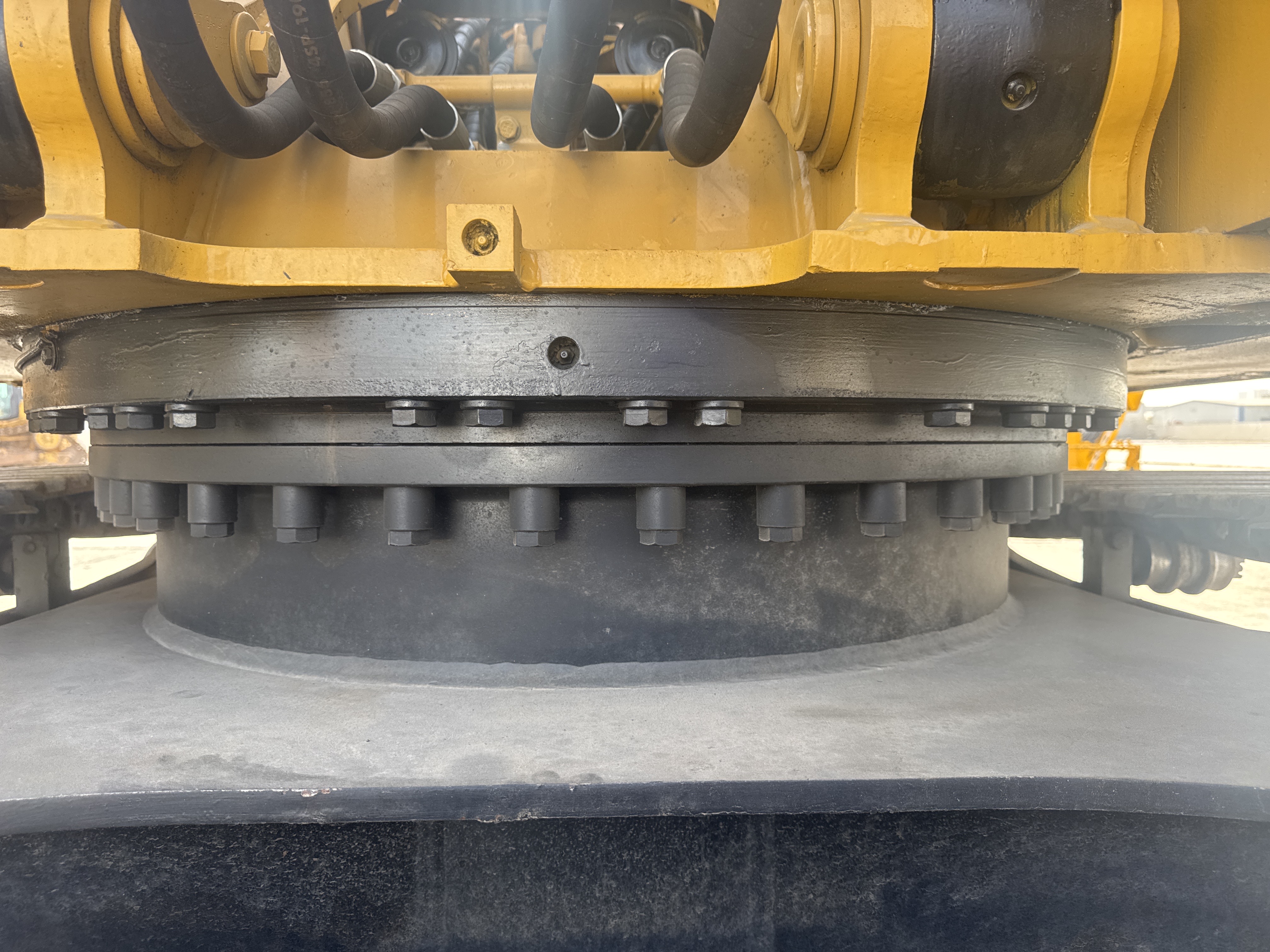 MDX-011-Cat-323D3-Medium-excavators-inspection-Hydraulics-Turntable/slewing-assembly-2