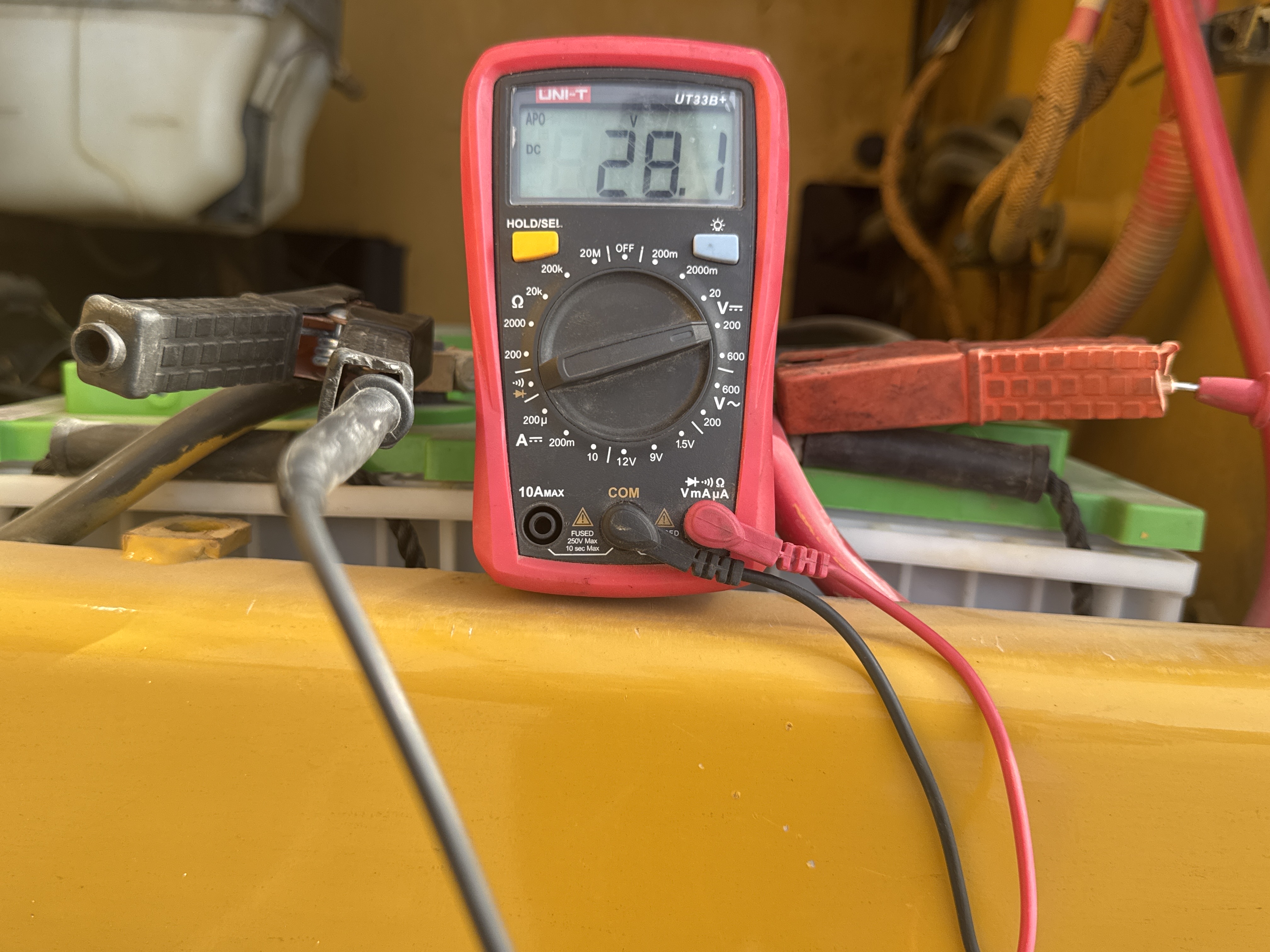 MDX-011-Cat-323D3-Medium-excavators-inspection-Electronics-Battery-2