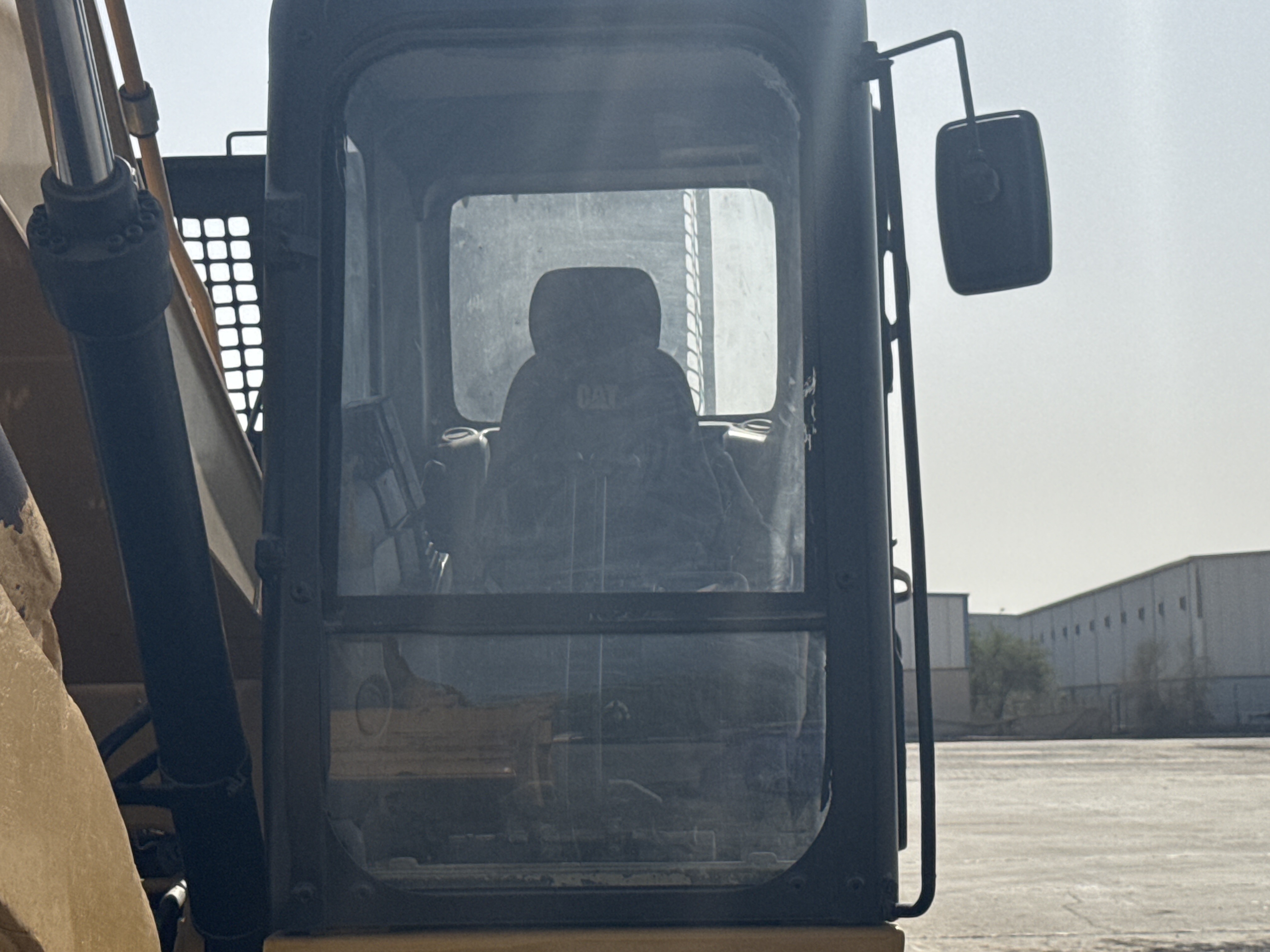 MDX-011-Cat-323D3-Medium-excavators-inspection-Safety-Glass-2