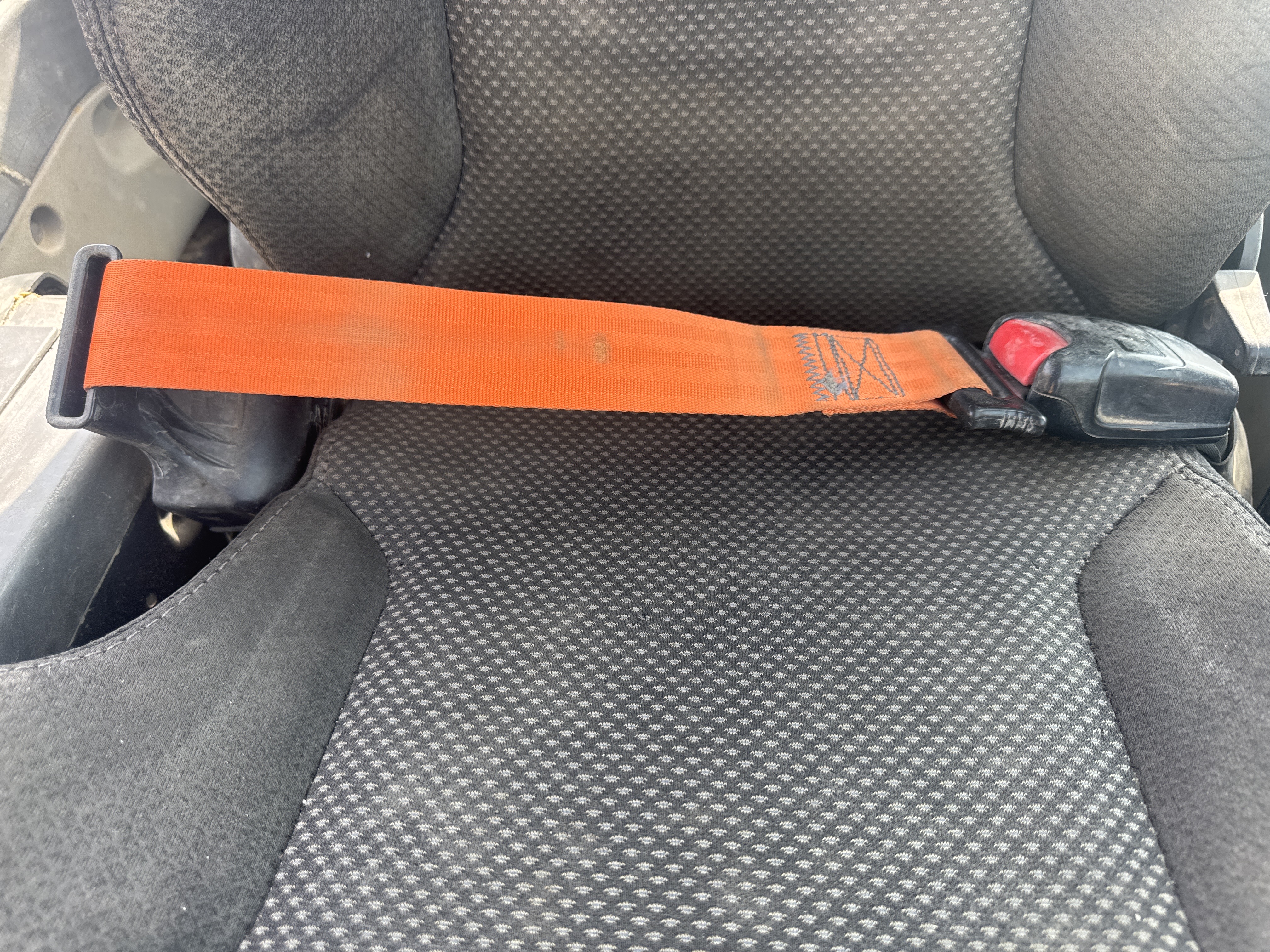 MDX-011-Cat-323D3-Medium-excavators-inspection-Safety-Seat-belts-2