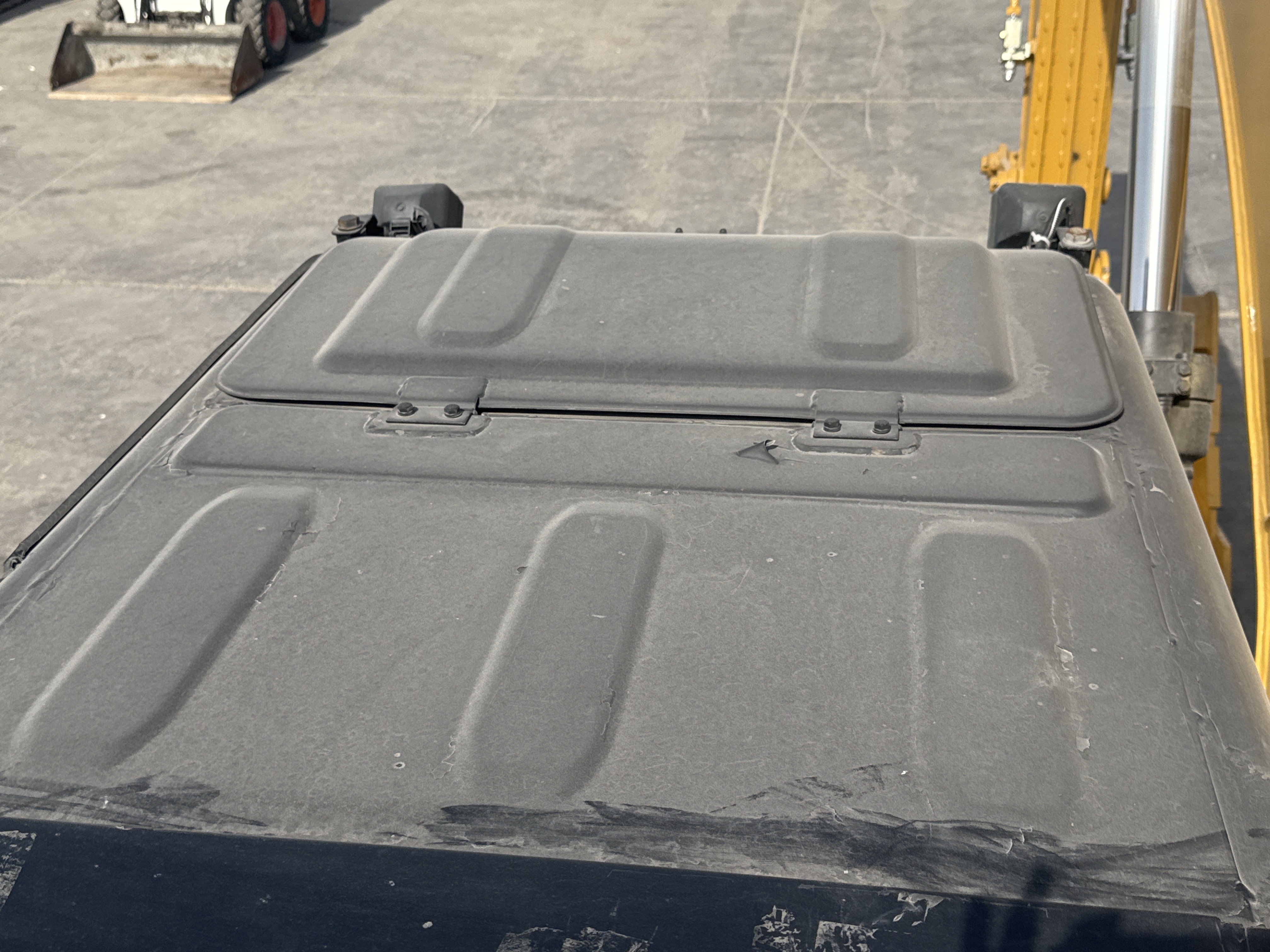 MDX-011-Cat-323D3-Medium-excavators-inspection-Safety-Rollover-protective-structure-(ROPS-/-FOPS)-2
