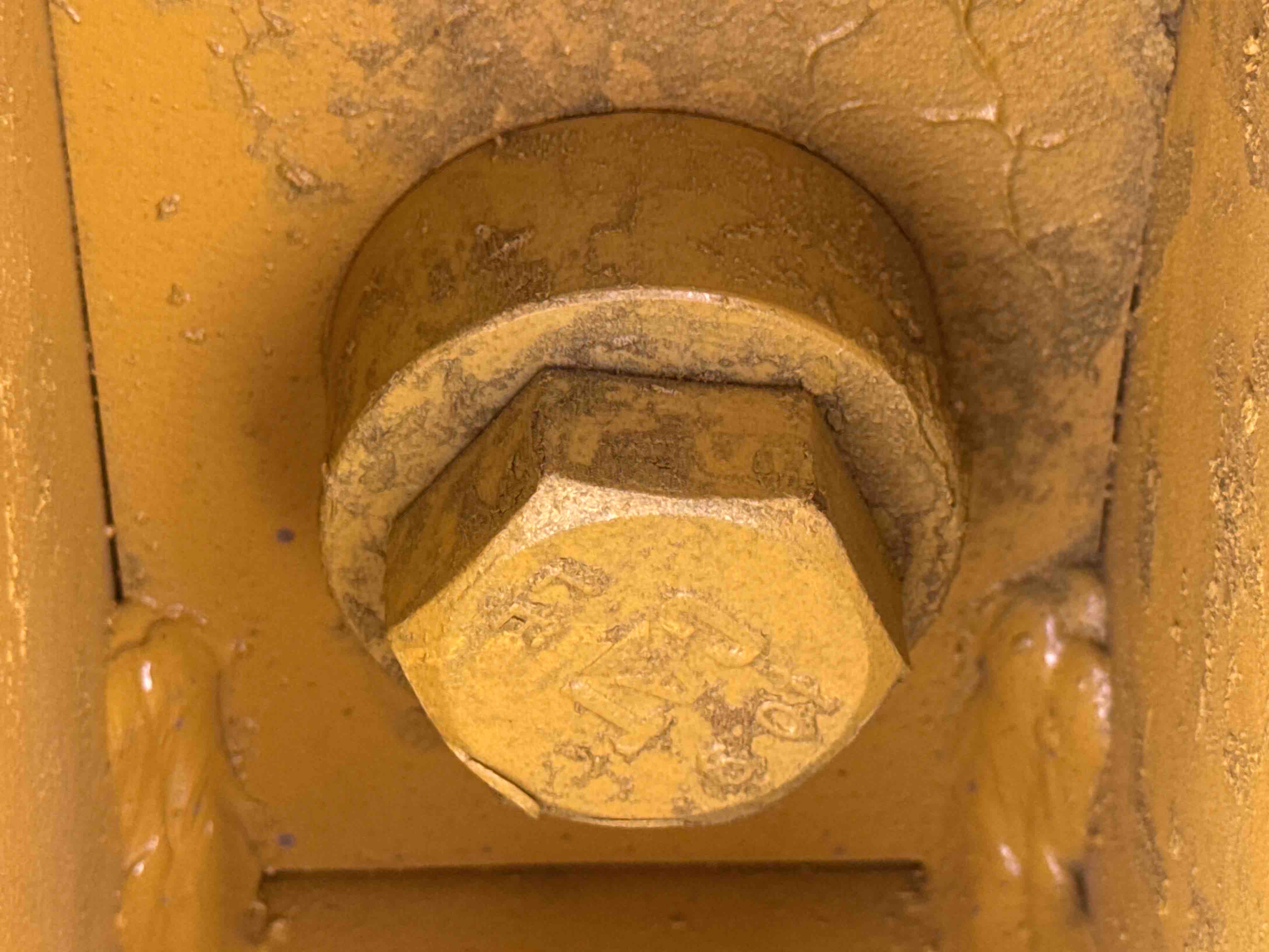 MDX-011-Cat-323D3-Medium-excavators-inspection-Safety-Counter-weight-bolts-2