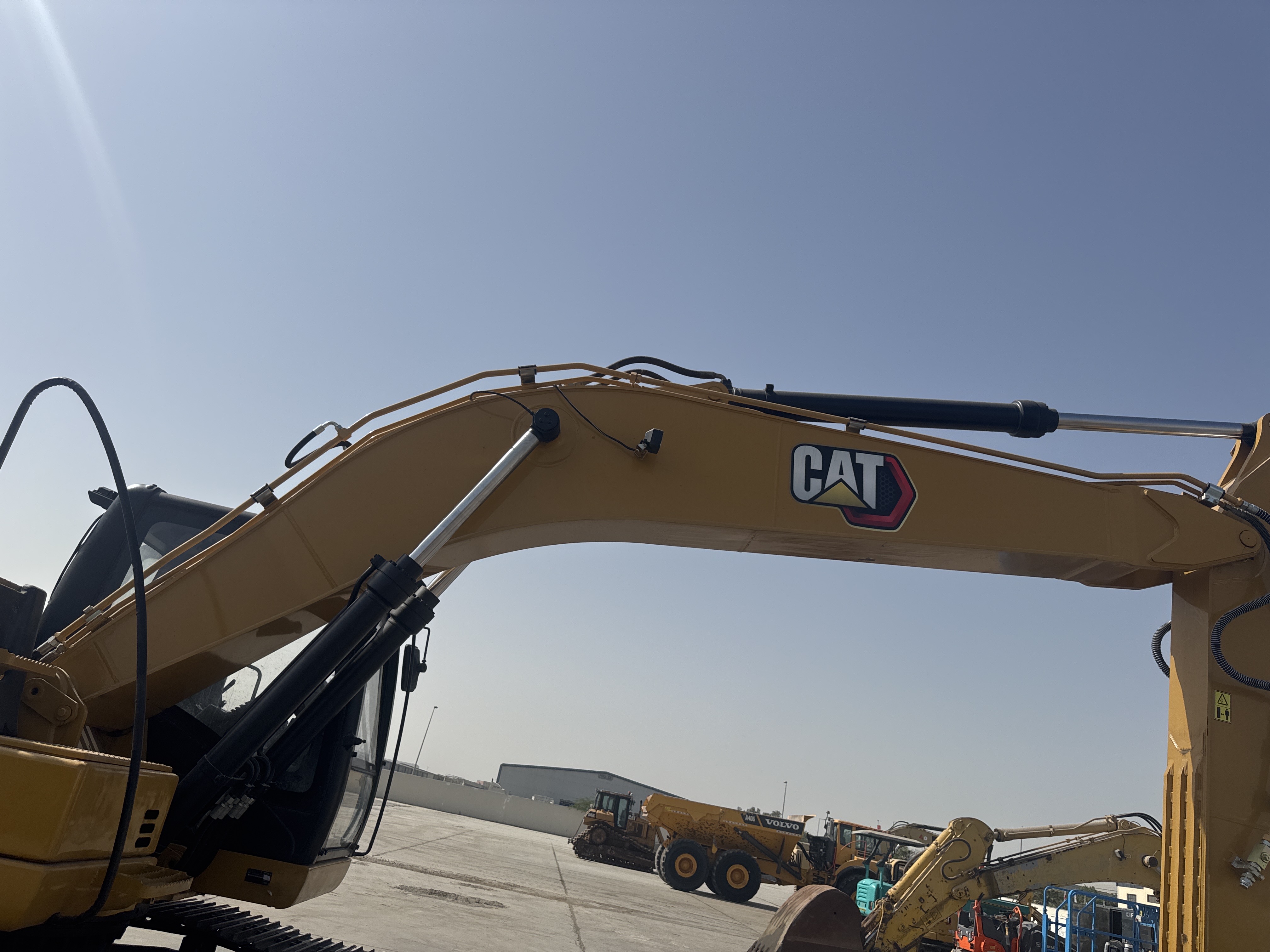 MDX-011-Cat-323D3-Medium-excavators-inspection-Chassis-Boom-2