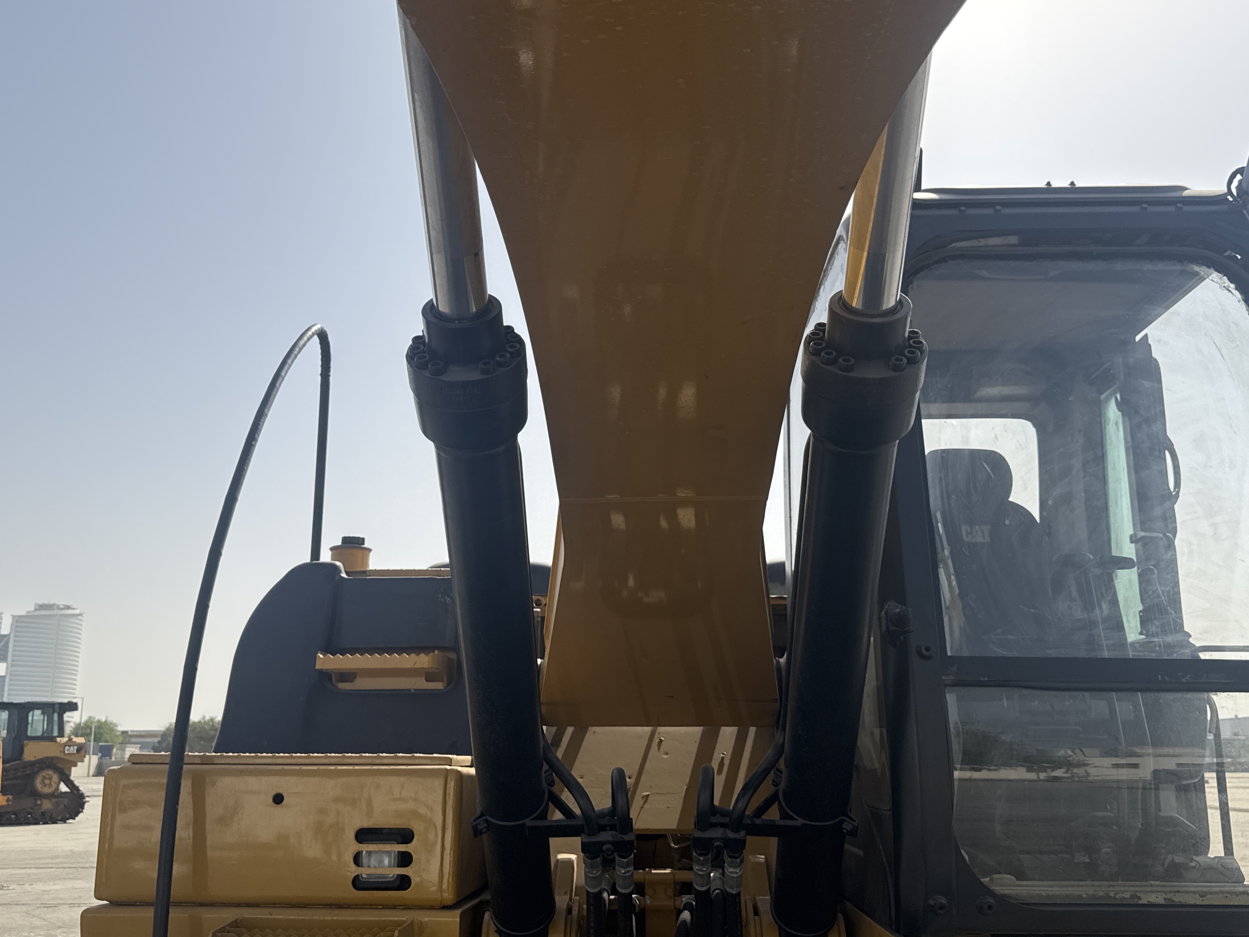 MDX-011-Cat-323D3-Medium-excavators-inspection-Chassis-Boom-2