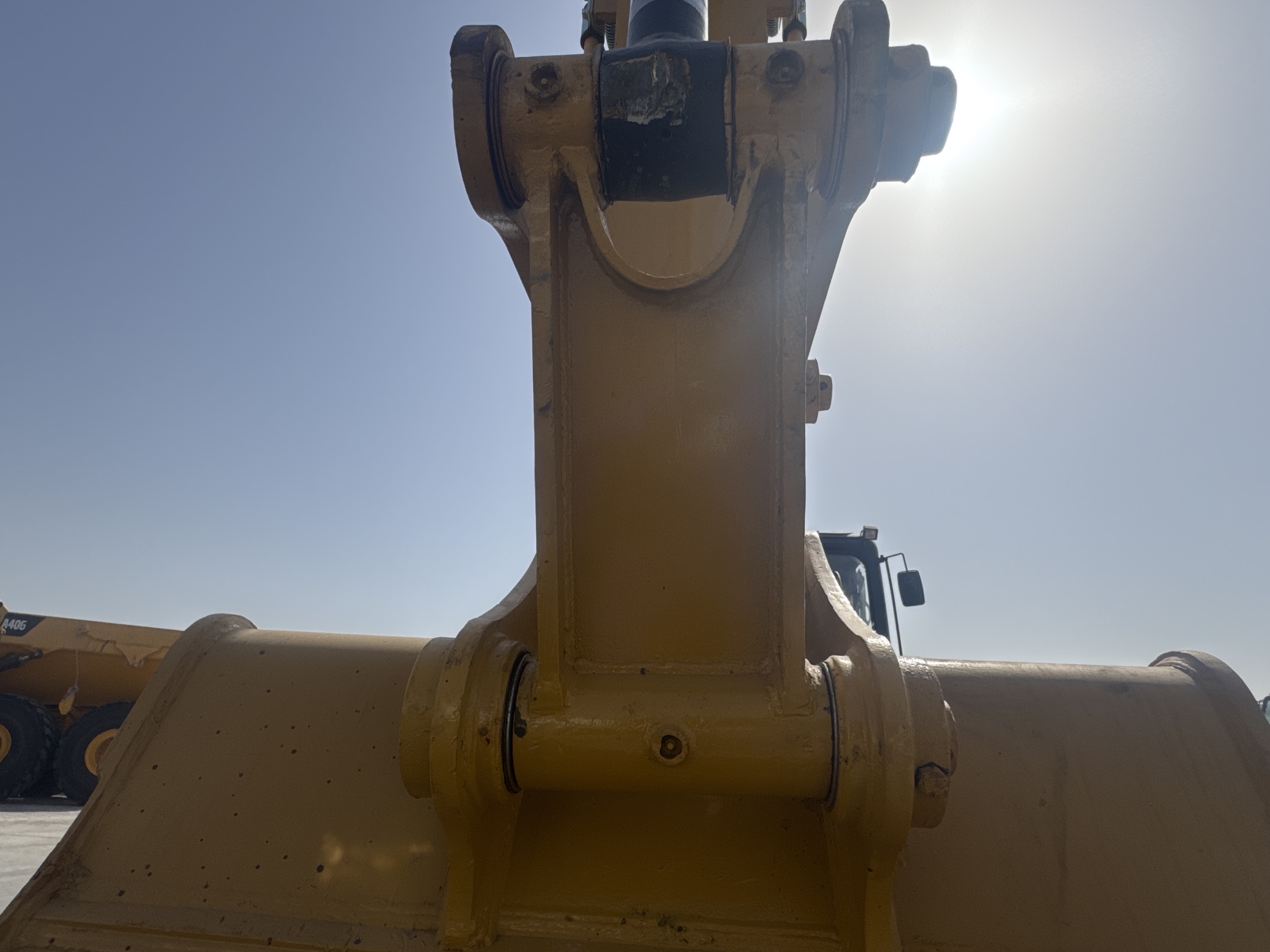 MDX-011-Cat-323D3-Medium-excavators-inspection-Chassis-H-link-2