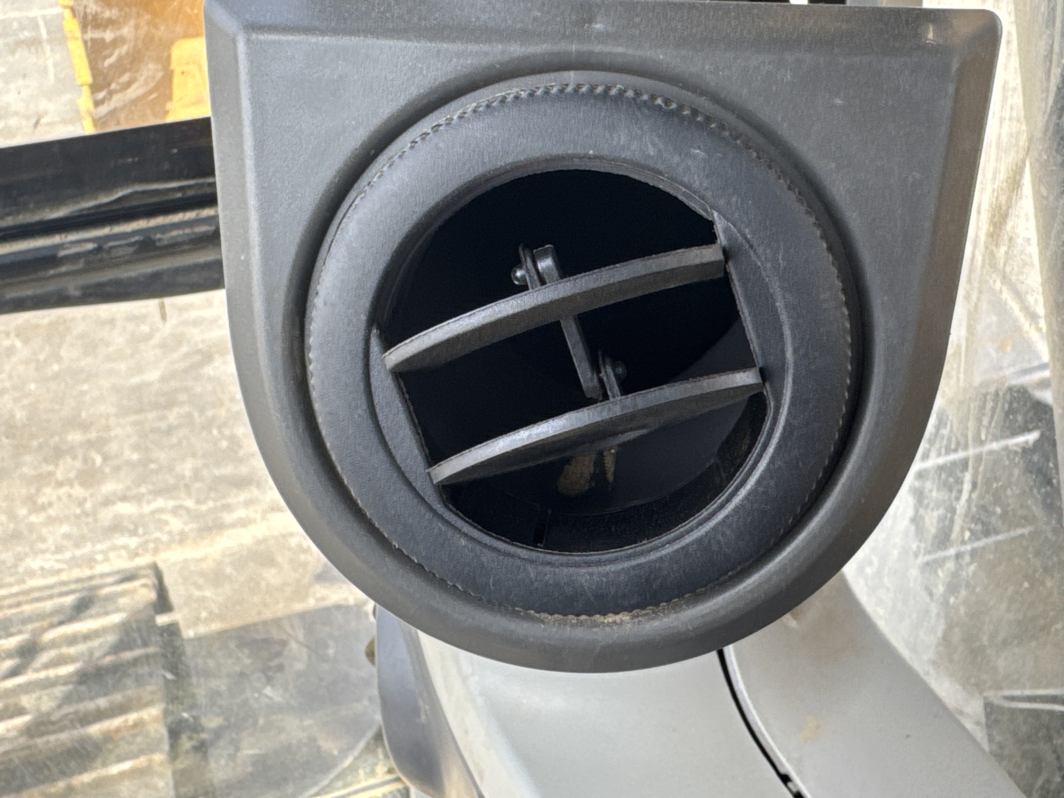MDX-011-Cat-323D3-Medium-excavators-inspection-Air-conditioning-Vents-and-air-flow-2