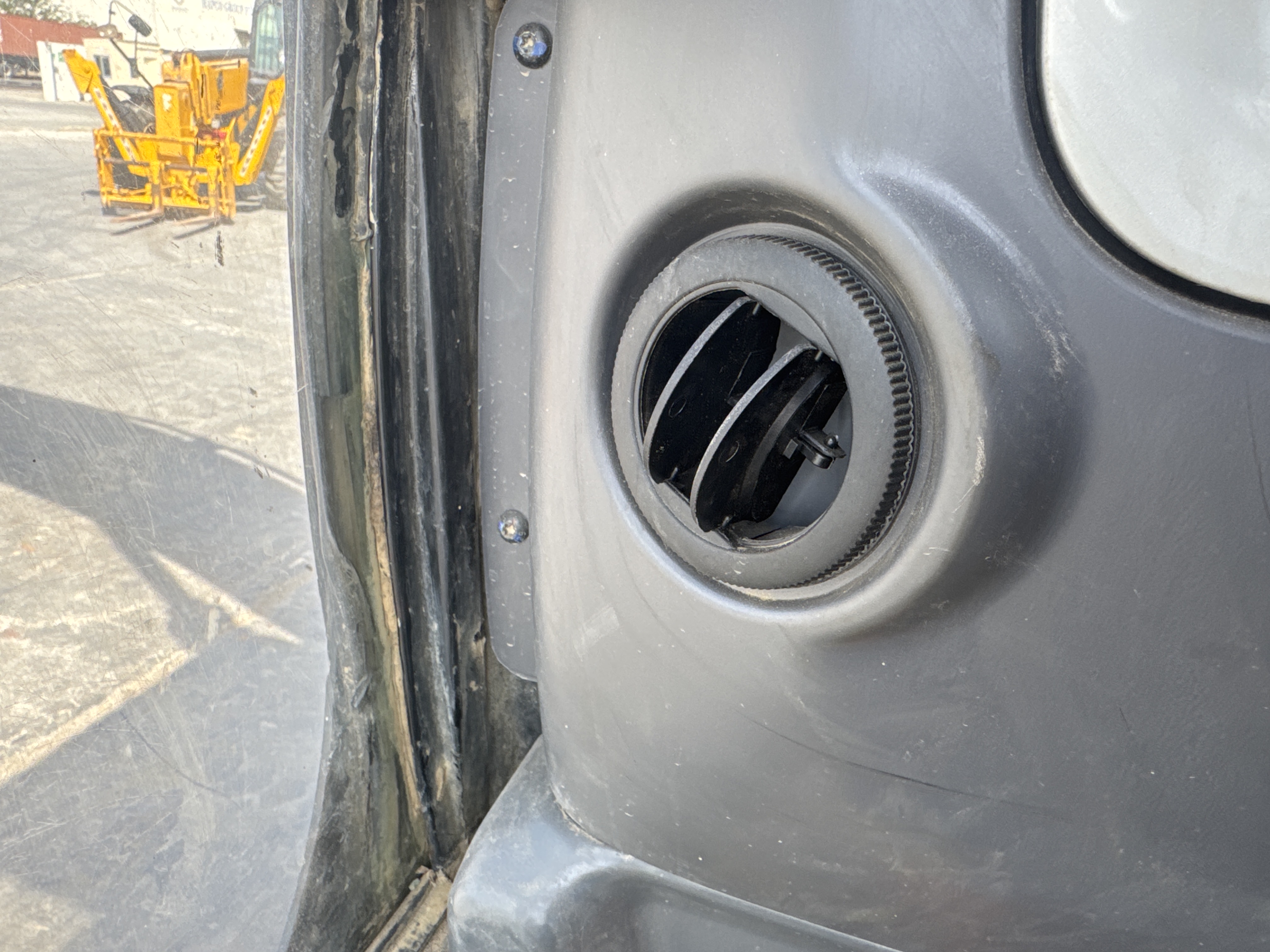 MDX-011-Cat-323D3-Medium-excavators-inspection-Air-conditioning-Vents-and-air-flow-2