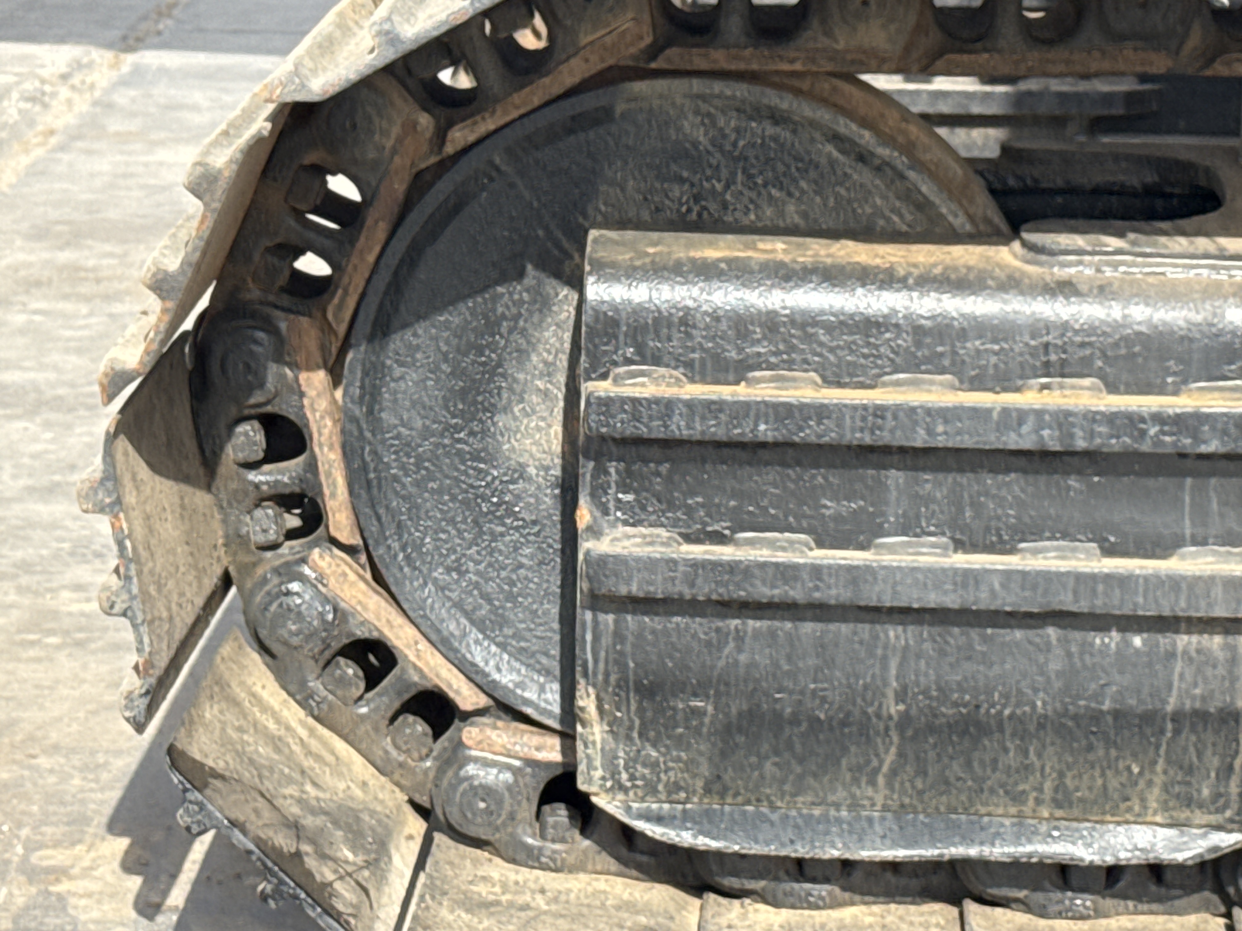 MDX-011-Cat-323D3-Medium-excavators-inspection-Undercarriage-left-idler-2