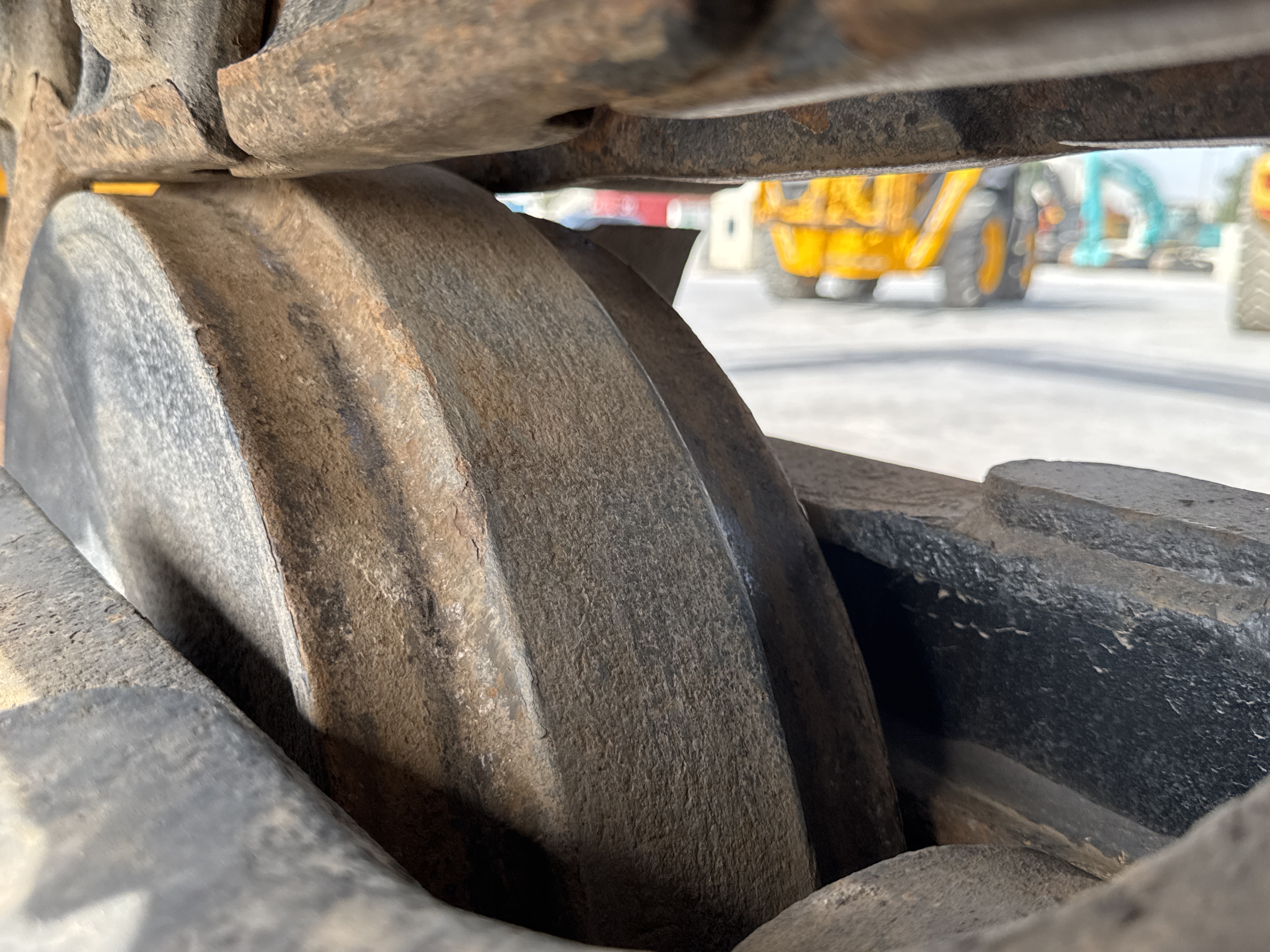 MDX-011-Cat-323D3-Medium-excavators-inspection-Undercarriage-left-idler-2