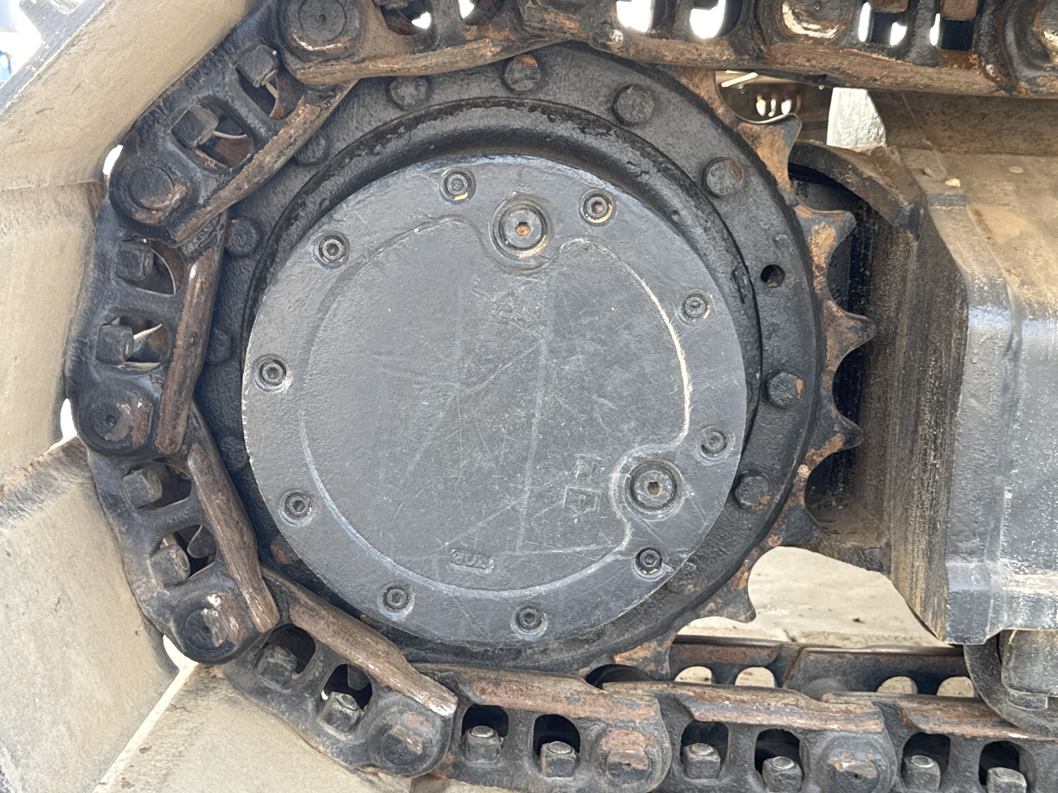 MDX-011-Cat-323D3-Medium-excavators-inspection-Undercarriage-Right-sprocket-2