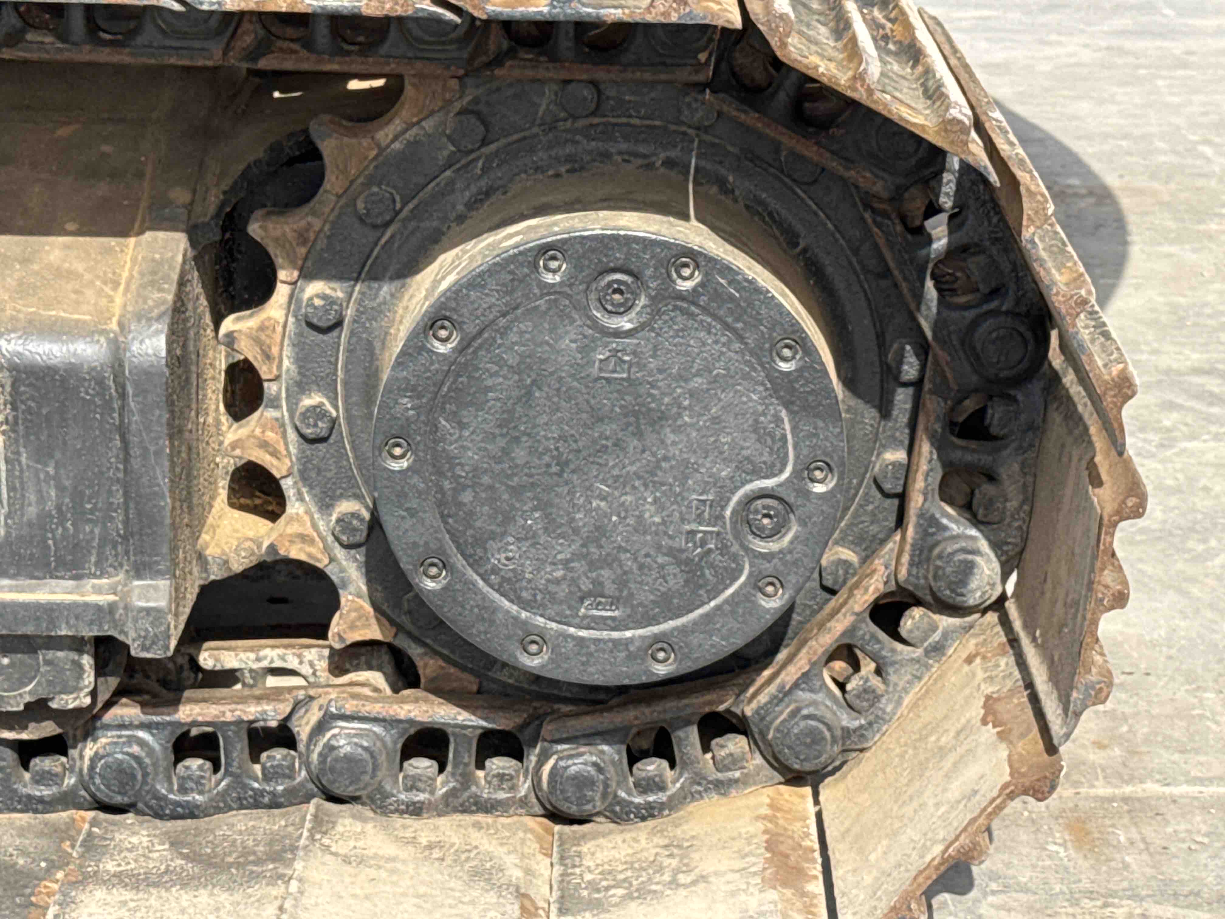 MDX-011-Cat-323D3-Medium-excavators-inspection-Undercarriage-Left-sprocket-2