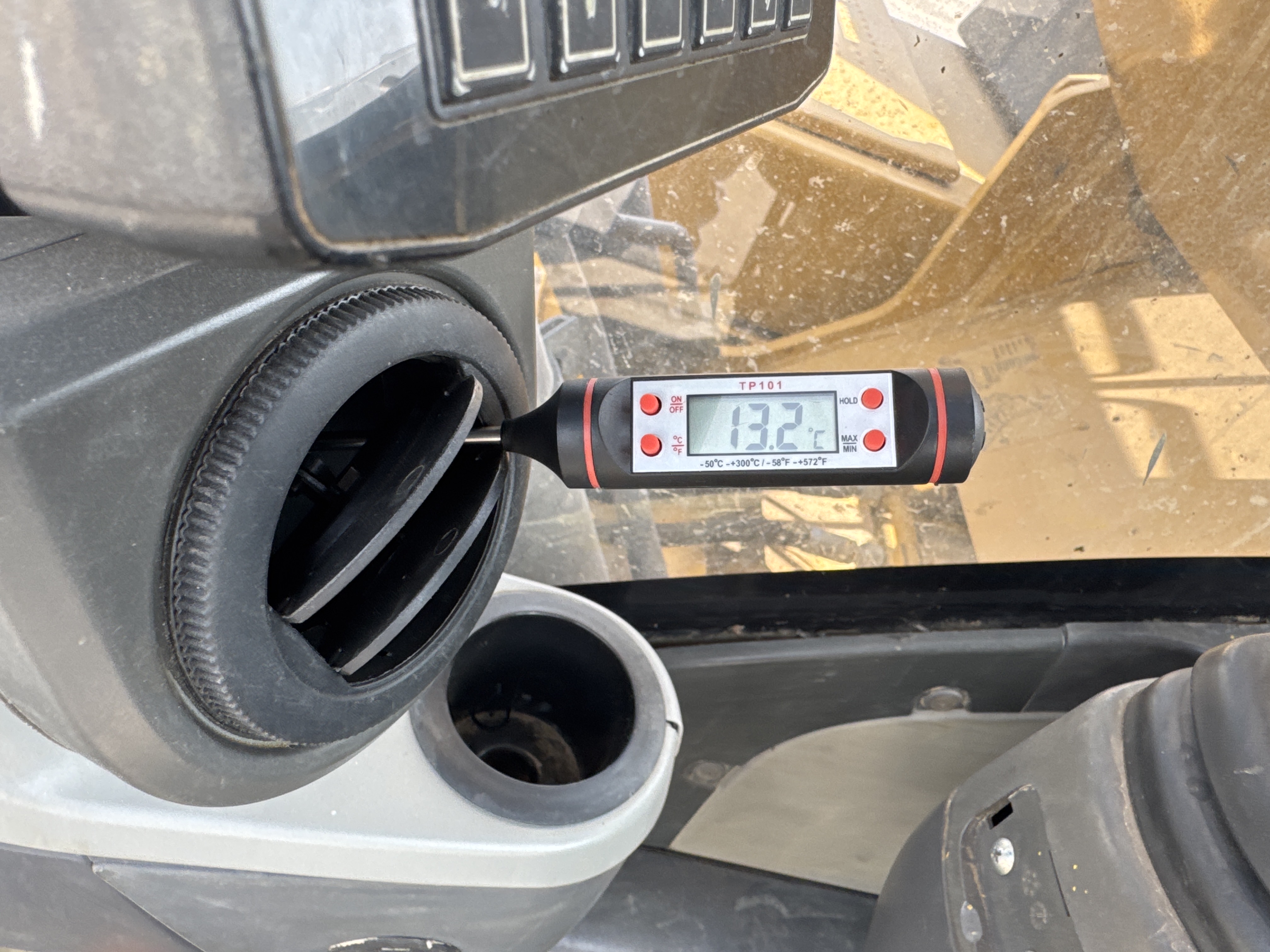 MDX-011-Cat-323D3-Medium-excavators-inspection-Air-conditioning-Cooling-system-2