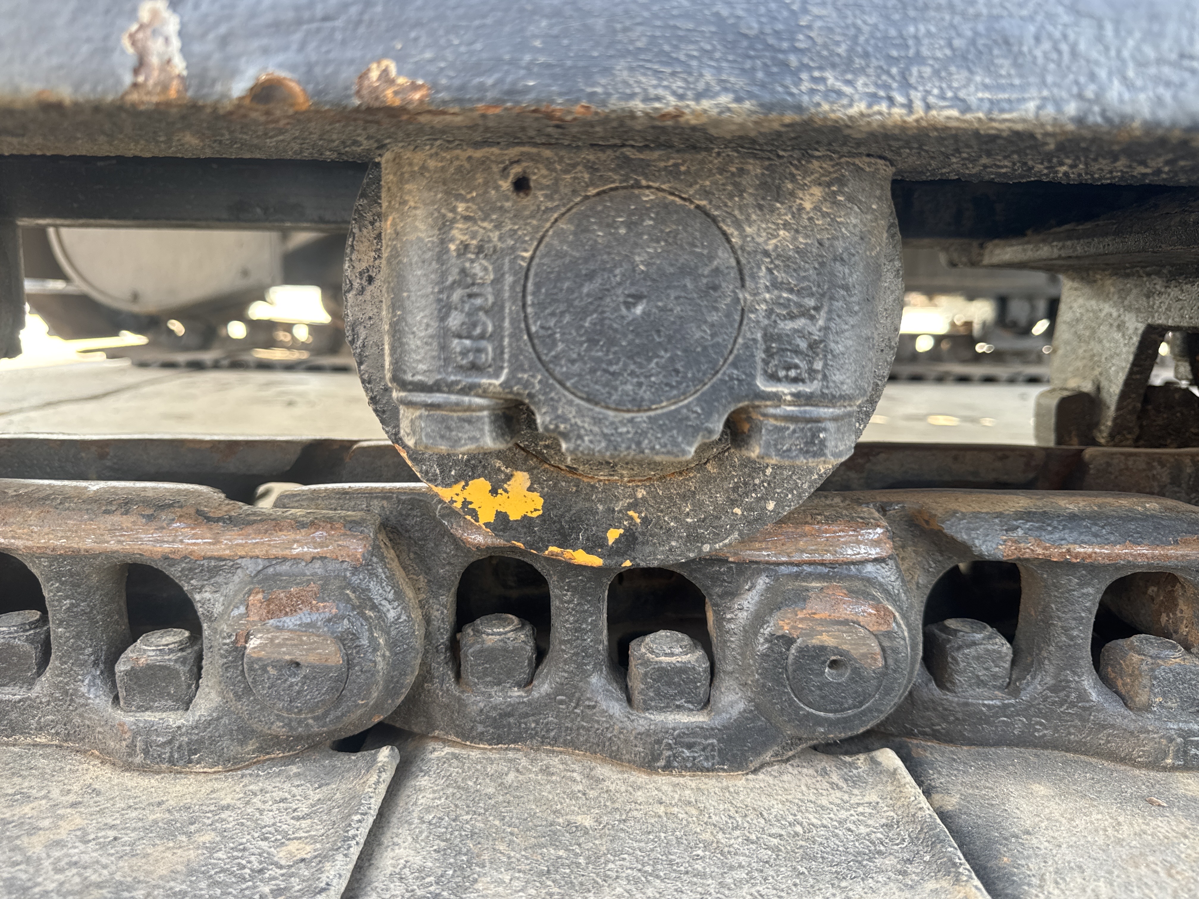 MDX-011-Cat-323D3-Medium-excavators-inspection-Undercarriage-Right-track-rollers-2