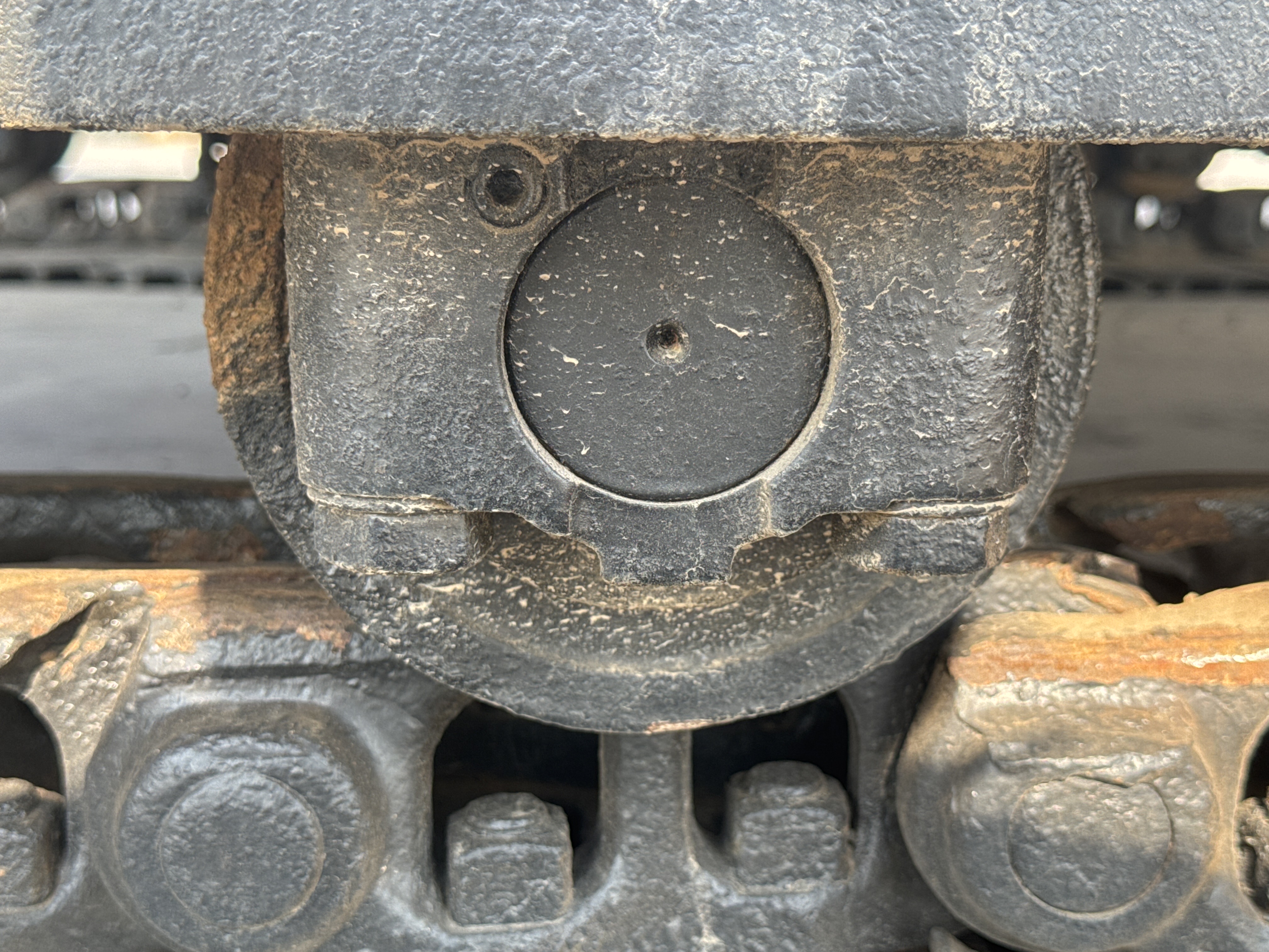 MDX-011-Cat-323D3-Medium-excavators-inspection-Undercarriage-Left-track-rollers-2
