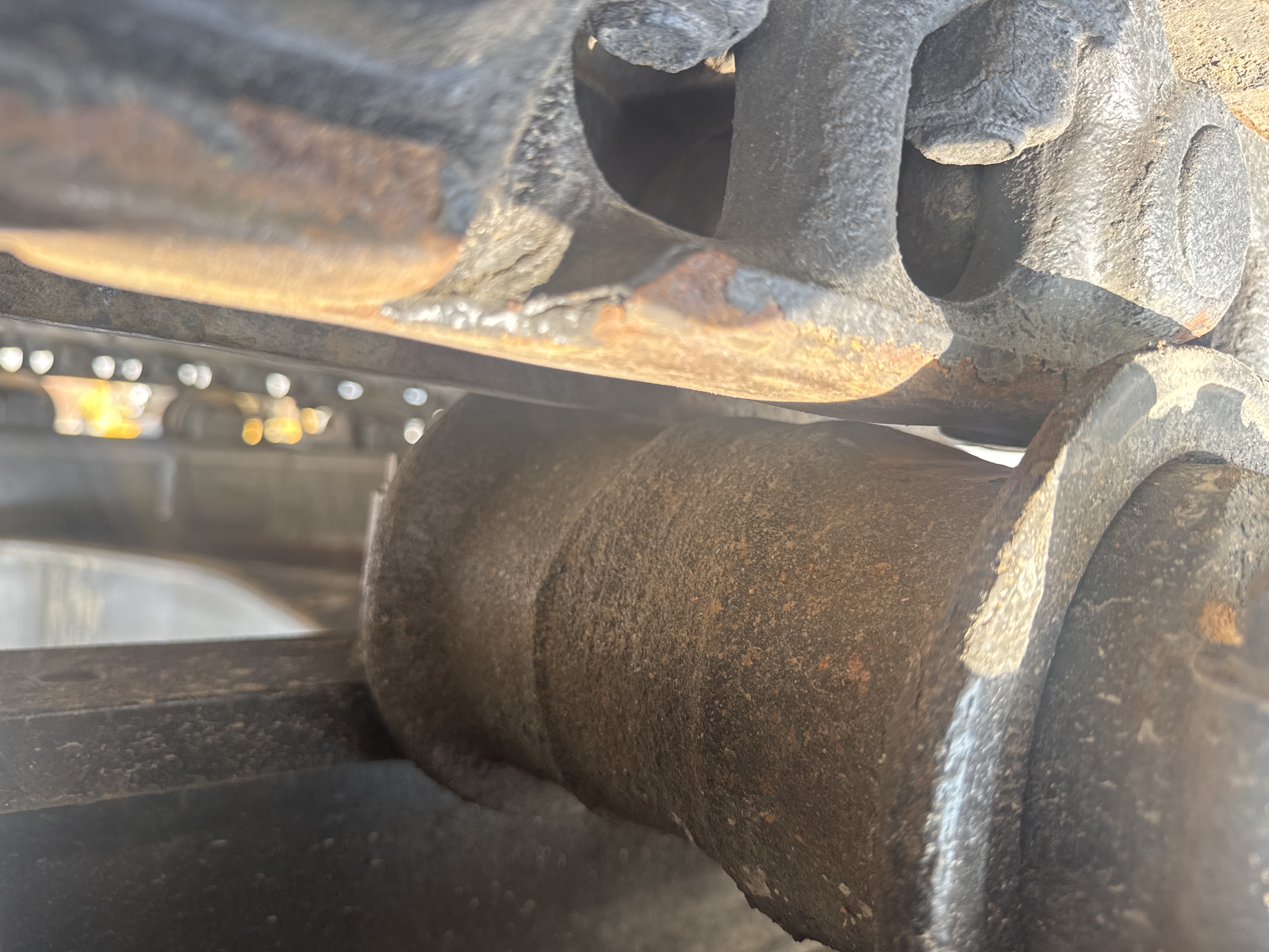 MDX-011-Cat-323D3-Medium-excavators-inspection-Undercarriage-Left-track-rollers-4