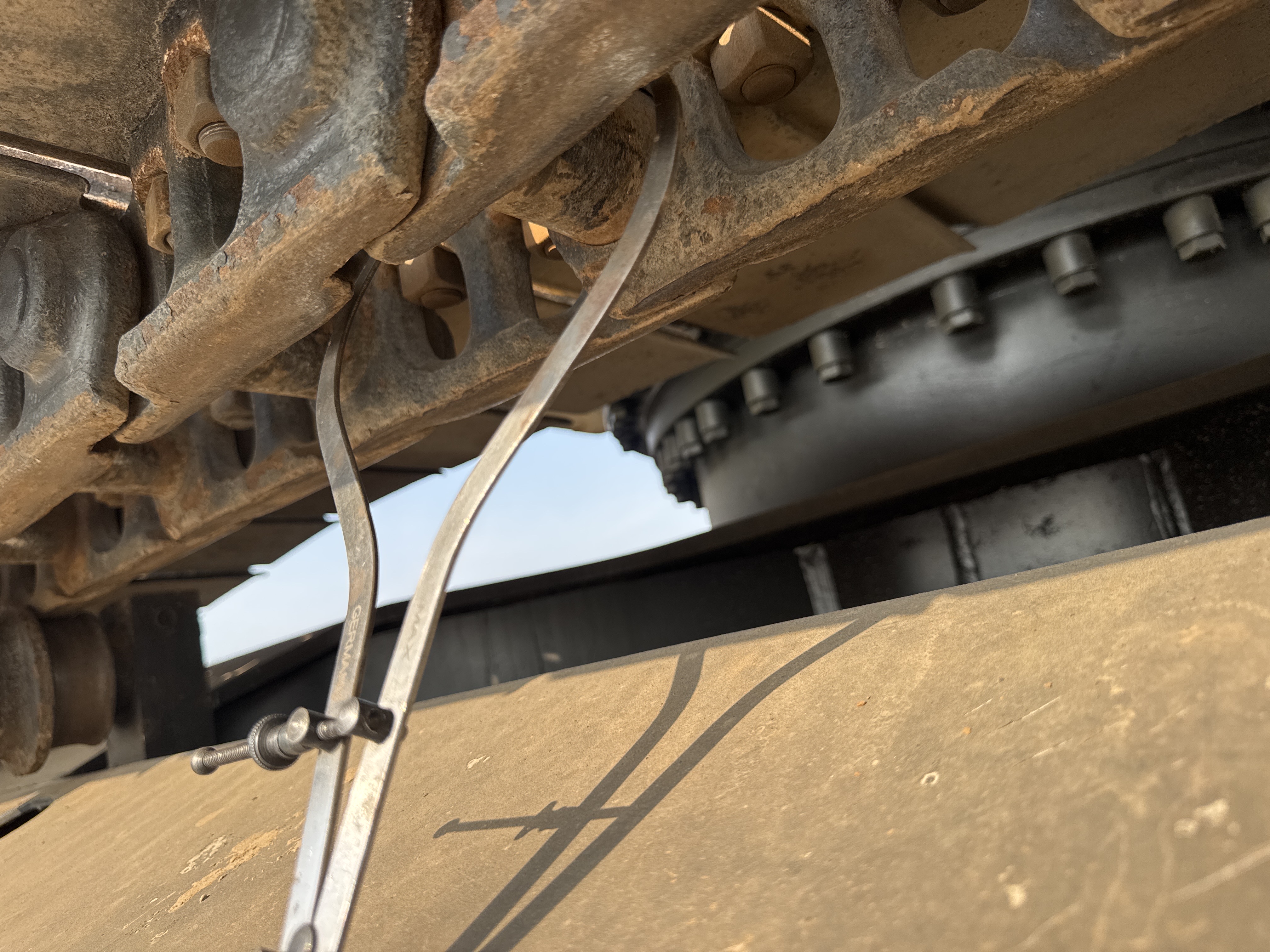 MDX-011-Cat-323D3-Medium-excavators-inspection-Undercarriage-Left-track-chain-3