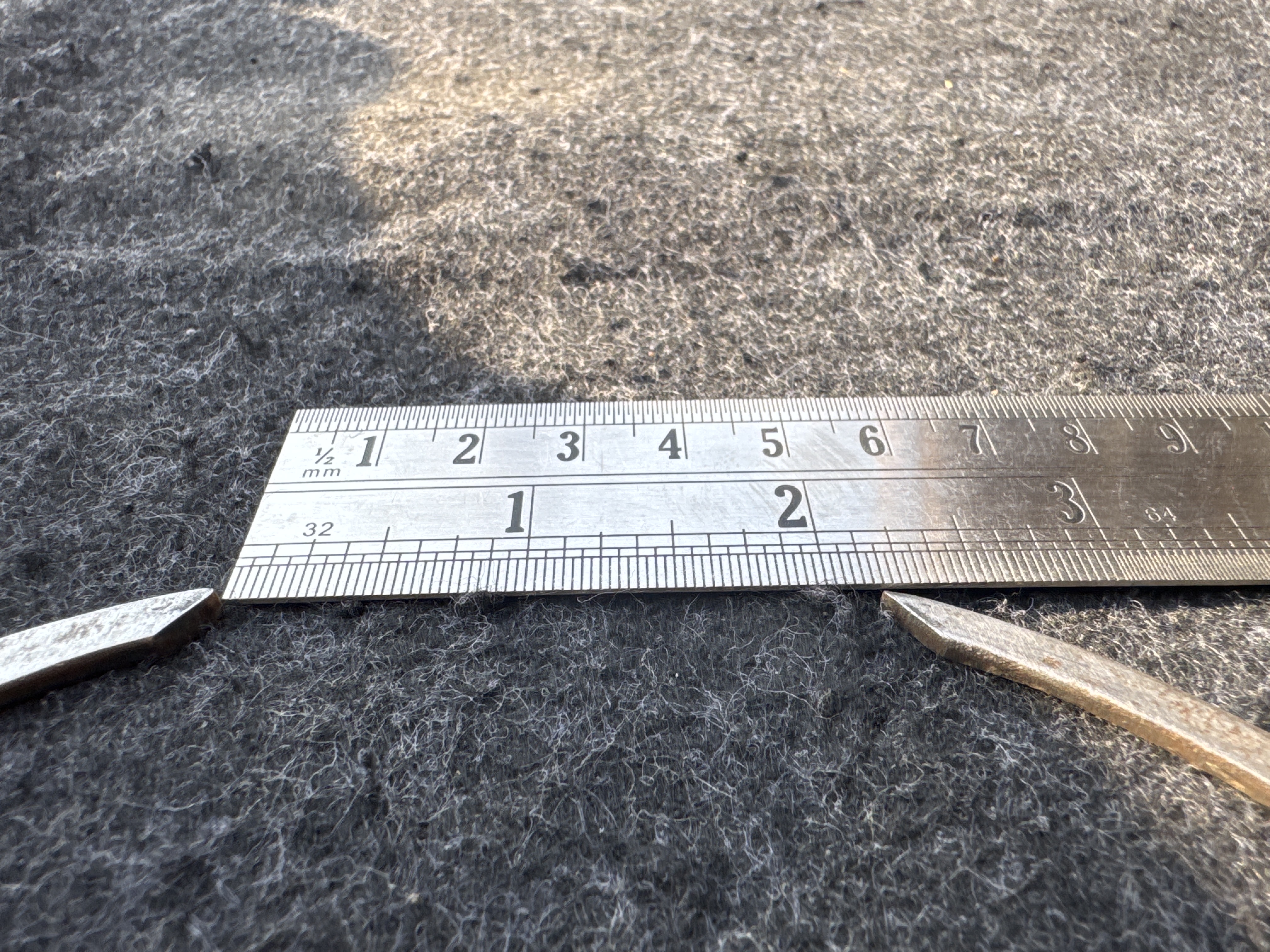 MDX-011-Cat-323D3-Medium-excavators-inspection-Undercarriage-Left-track-chain-4