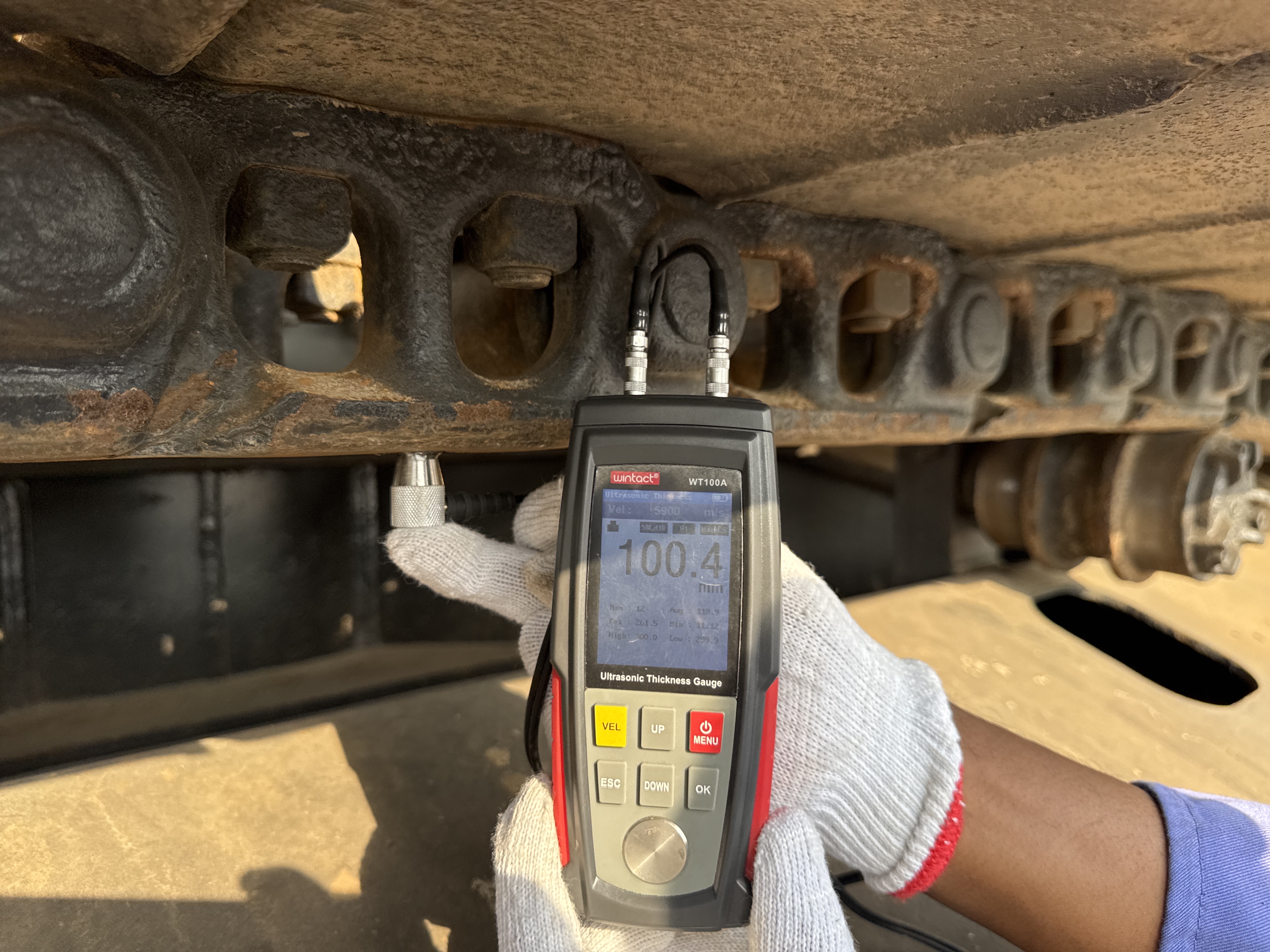 MDX-011-Cat-323D3-Medium-excavators-inspection-Undercarriage-Left-track-chain-5