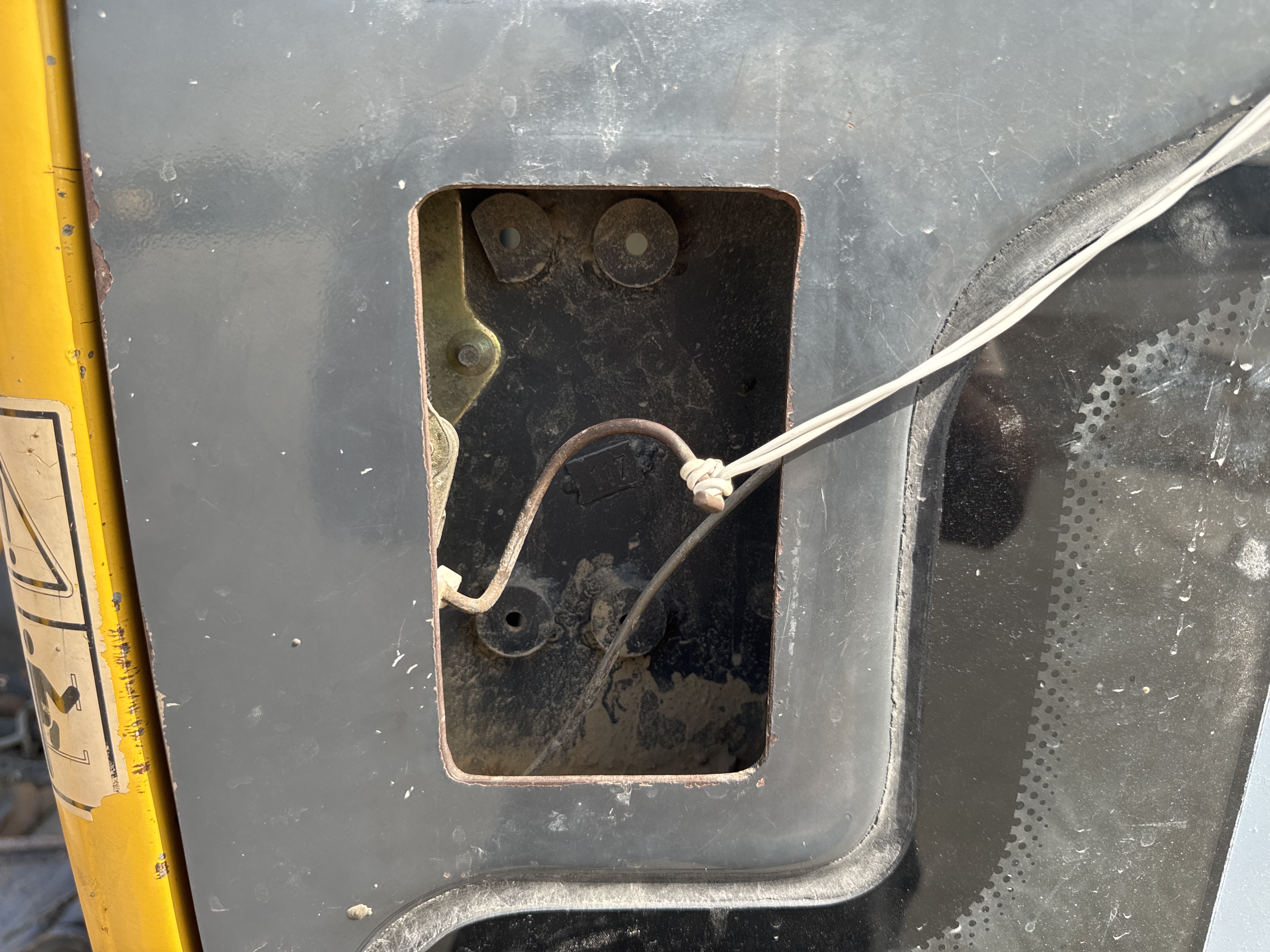 MNX-006-Yuchai-YC55-8-Mini-excavators-inspection-Structure-Doors-2