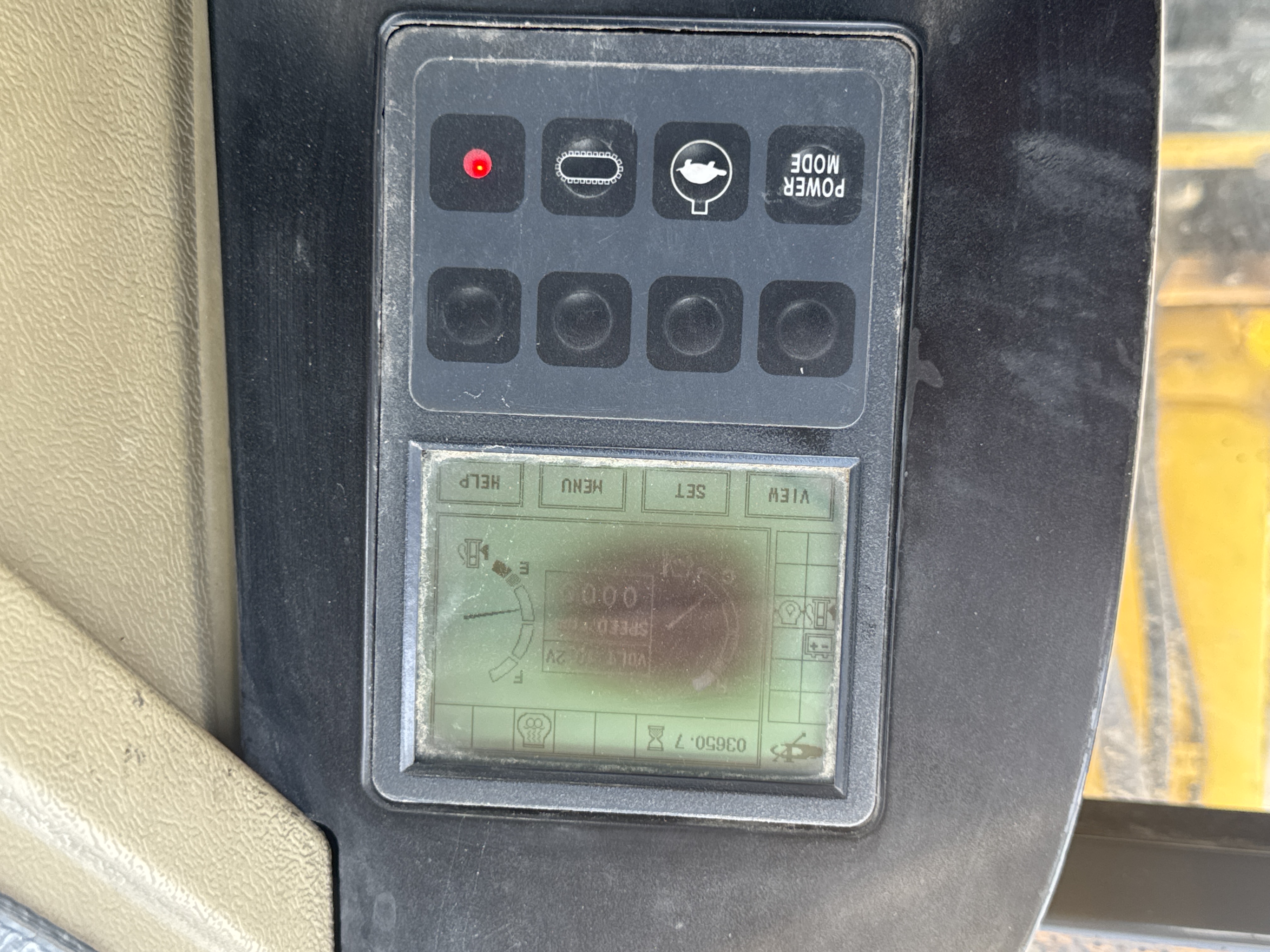 MNX-006-Yuchai-YC55-8-Mini-excavators-inspection-Cabin-Instrument-cluster-2