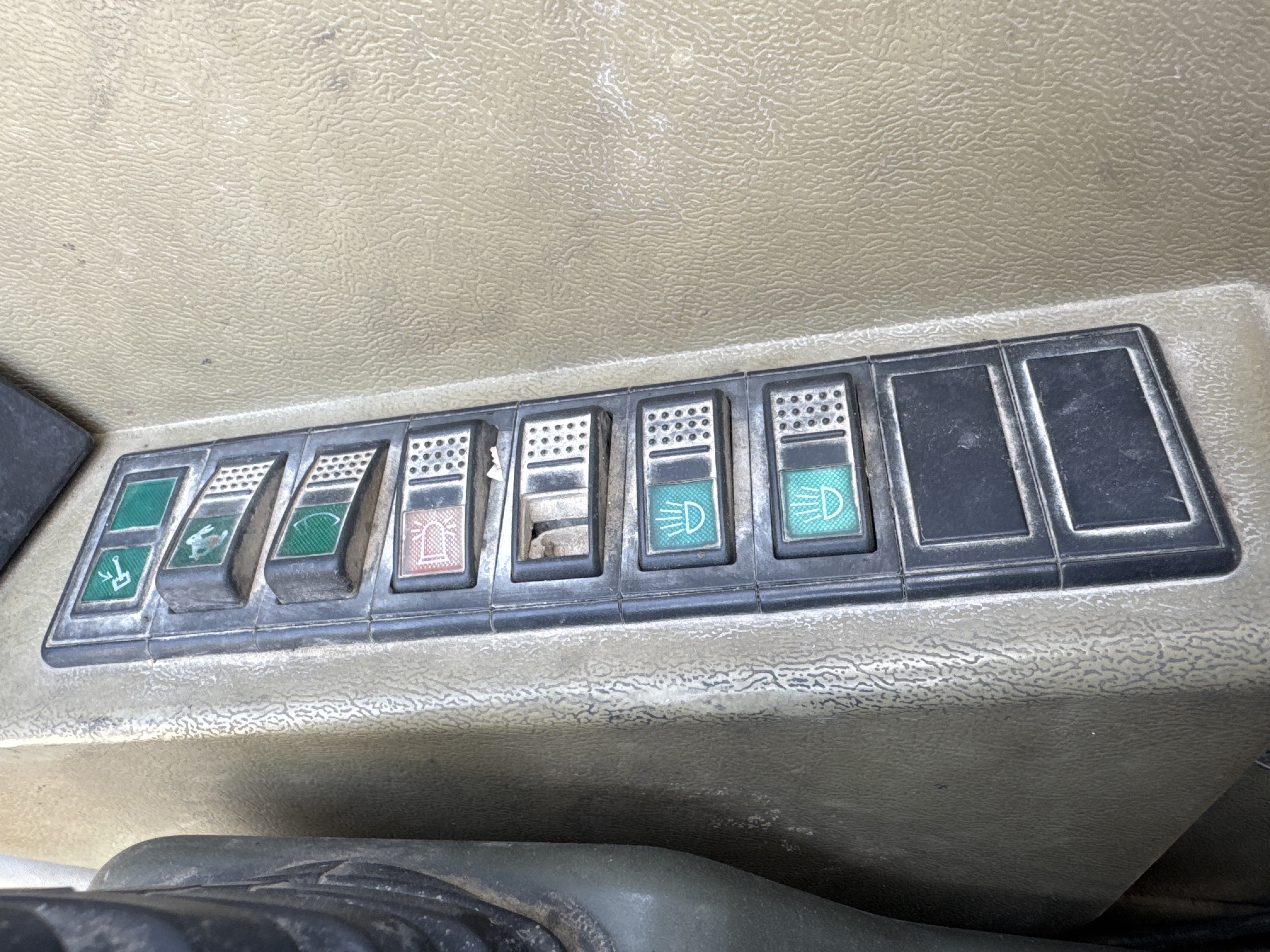 MNX-006-Yuchai-YC55-8-Mini-excavators-inspection-Cabin-Electronic-instrument-board-2