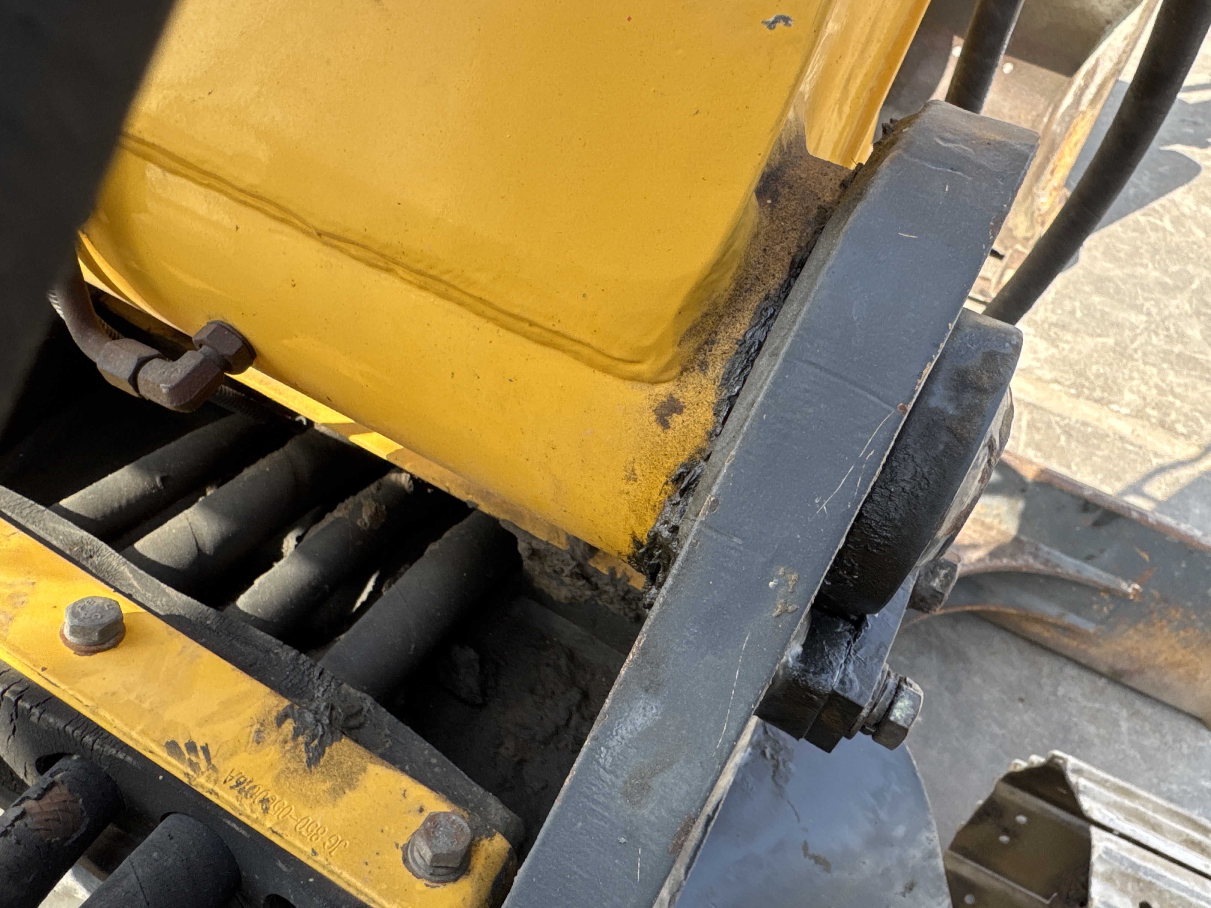 MNX-006-Yuchai-YC55-8-Mini-excavators-inspection-Chassis-Boom-base-pin-and-bushings-2
