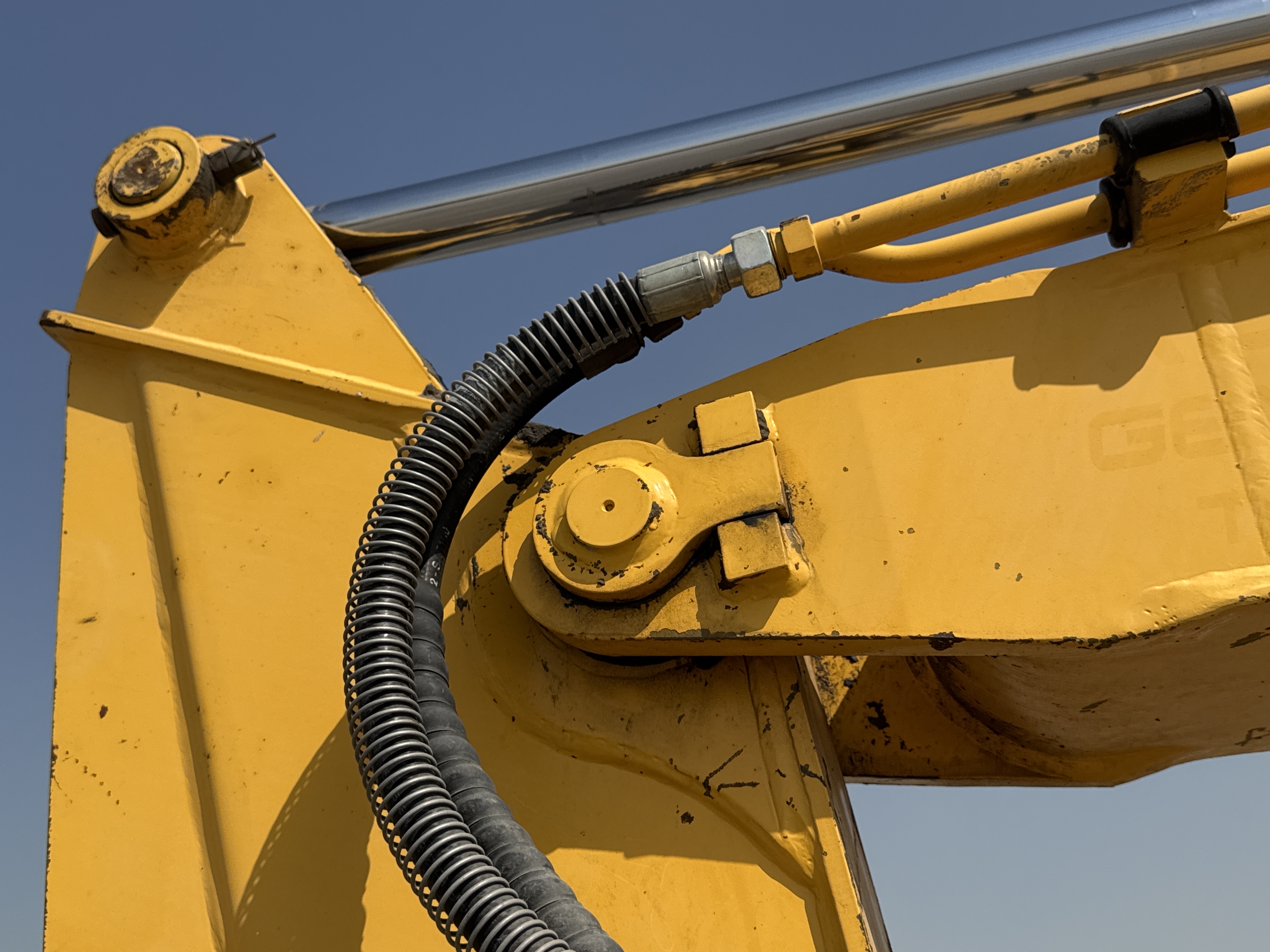 MNX-006-Yuchai-YC55-8-Mini-excavators-inspection-Chassis-Pin-and-bushings-boom-to-stick-2