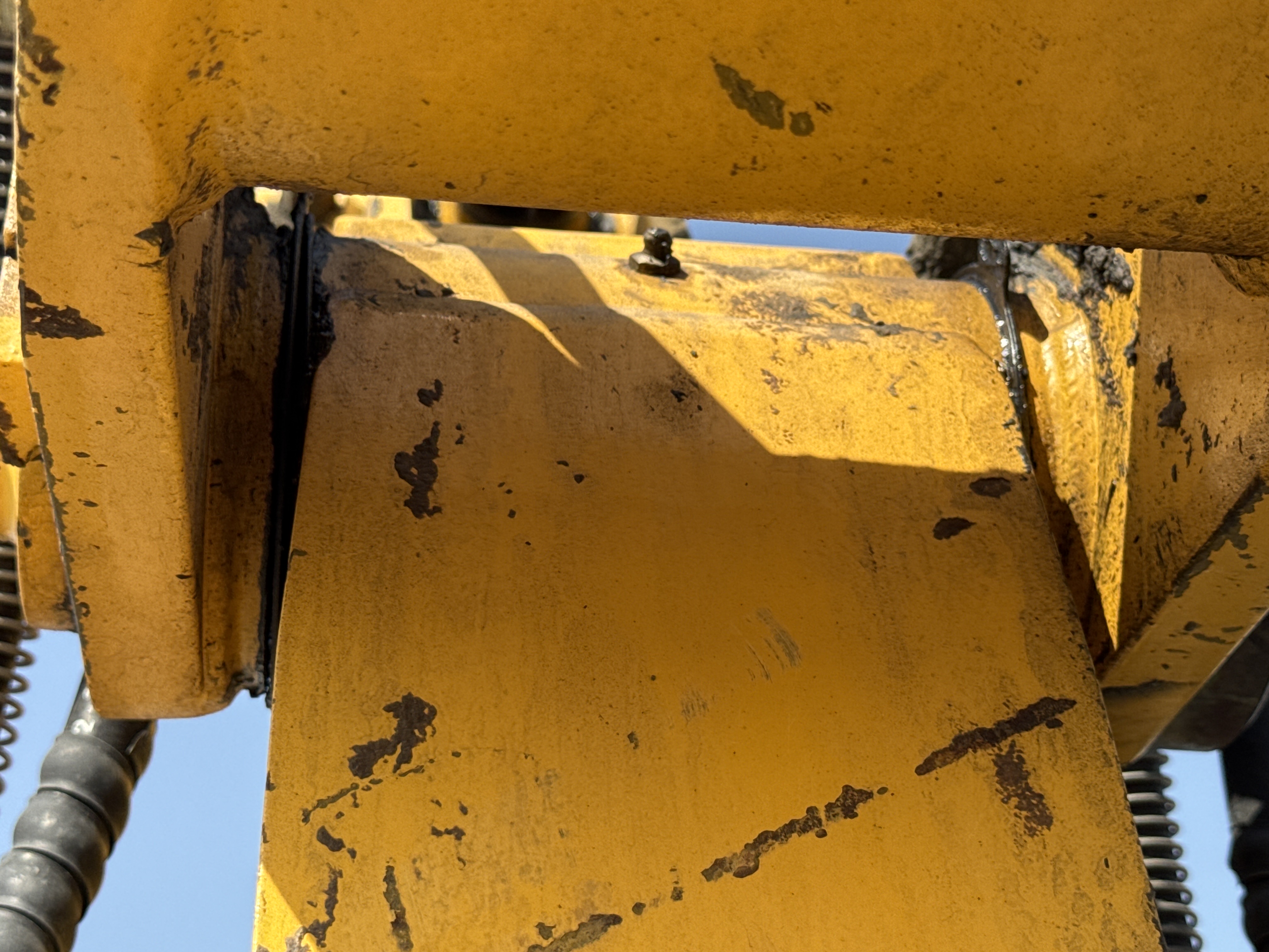 MNX-006-Yuchai-YC55-8-Mini-excavators-inspection-Chassis-Pin-and-bushings-boom-to-stick-2