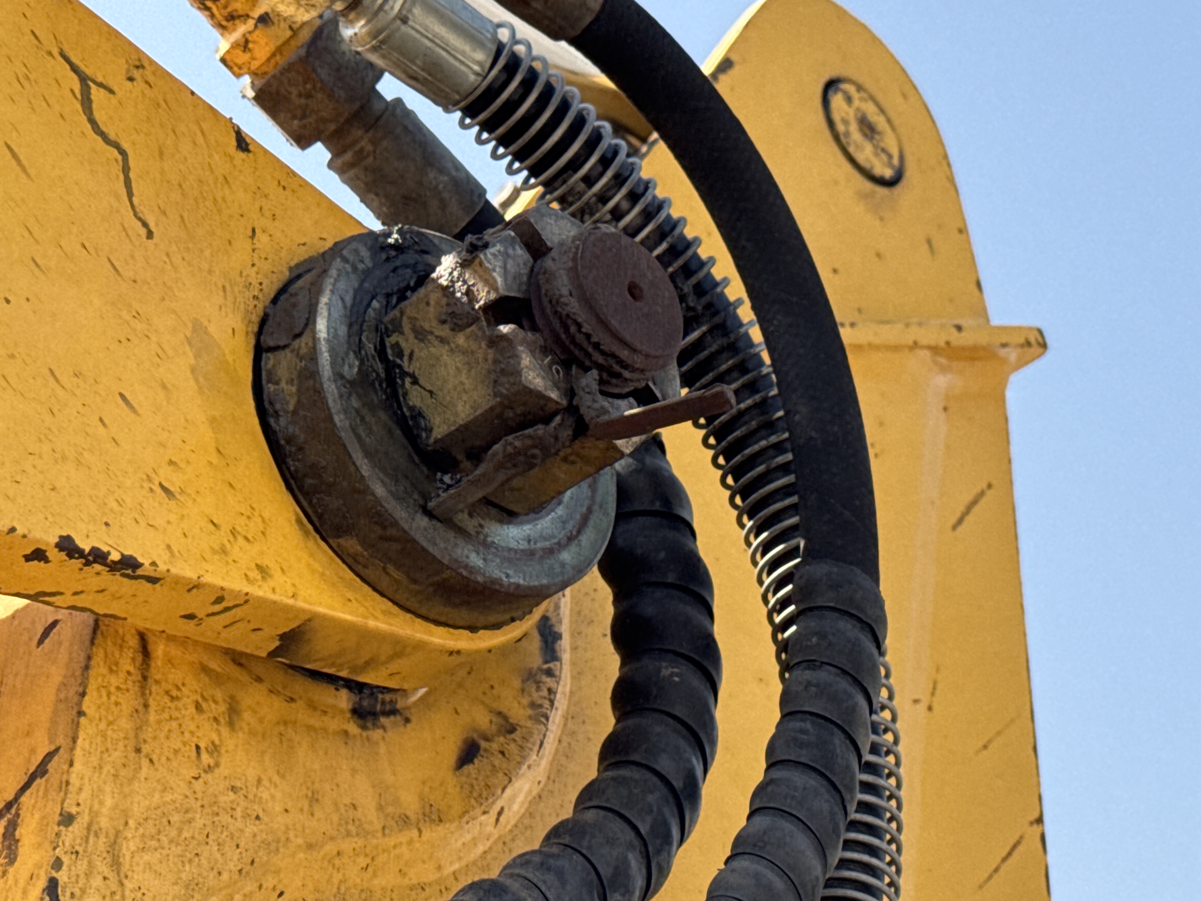 MNX-006-Yuchai-YC55-8-Mini-excavators-inspection-Chassis-Pin-and-bushings-boom-to-stick-3