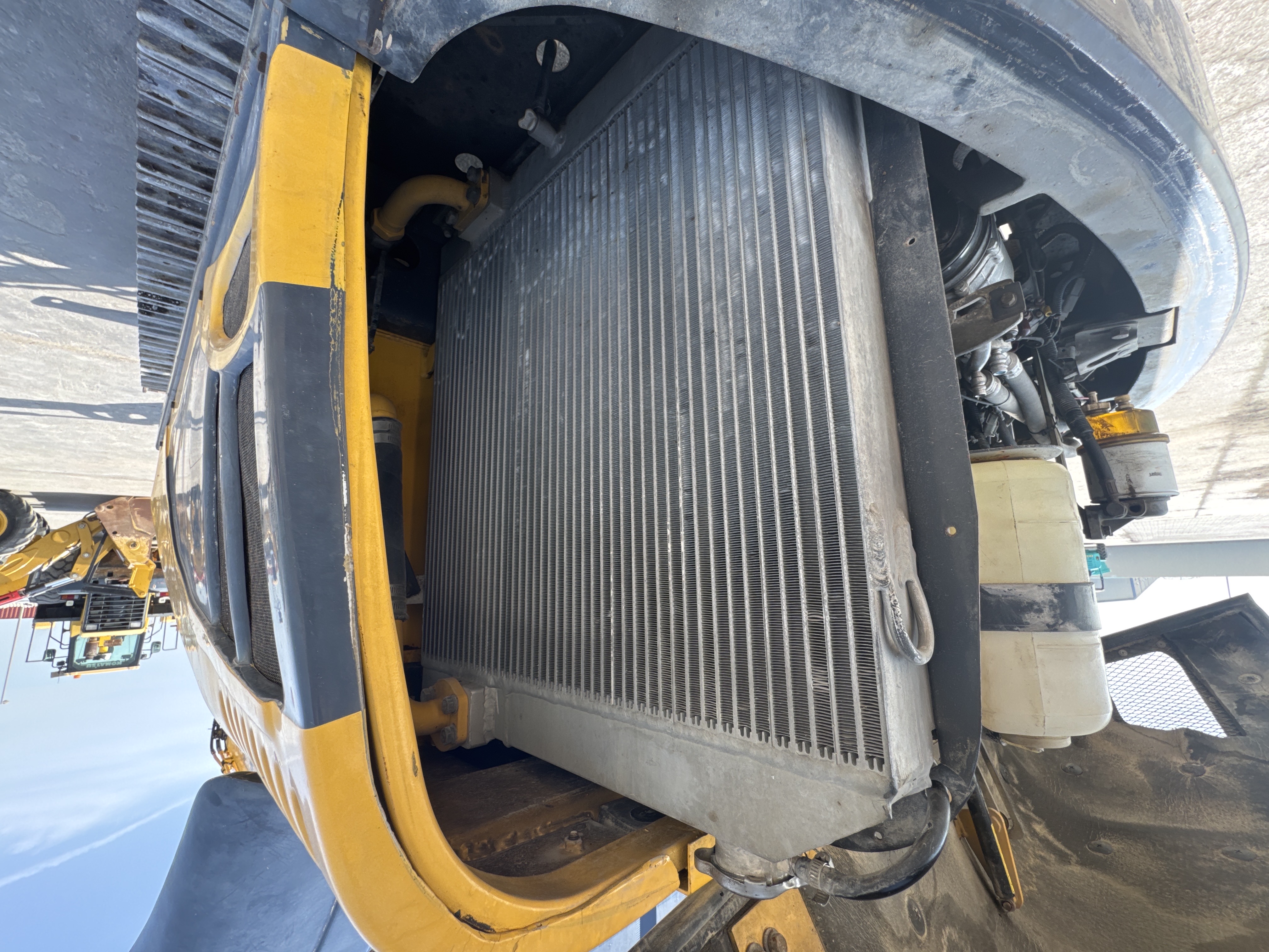 MNX-006-Yuchai-YC55-8-Mini-excavators-inspection-Engine-Radiator,-oil-cooler-and-air-cooler-2