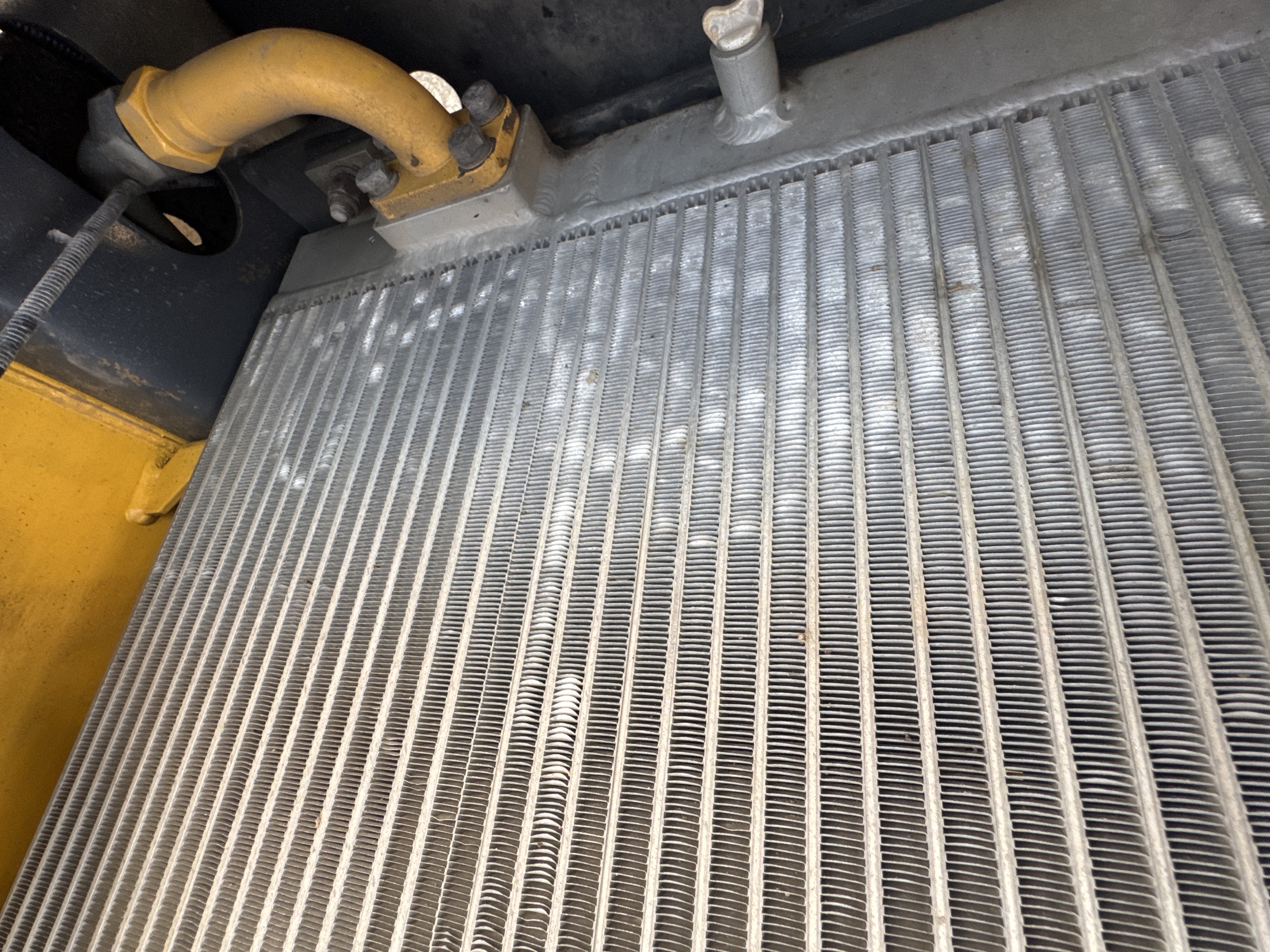 MNX-006-Yuchai-YC55-8-Mini-excavators-inspection-Engine-Radiator,-oil-cooler-and-air-cooler-2