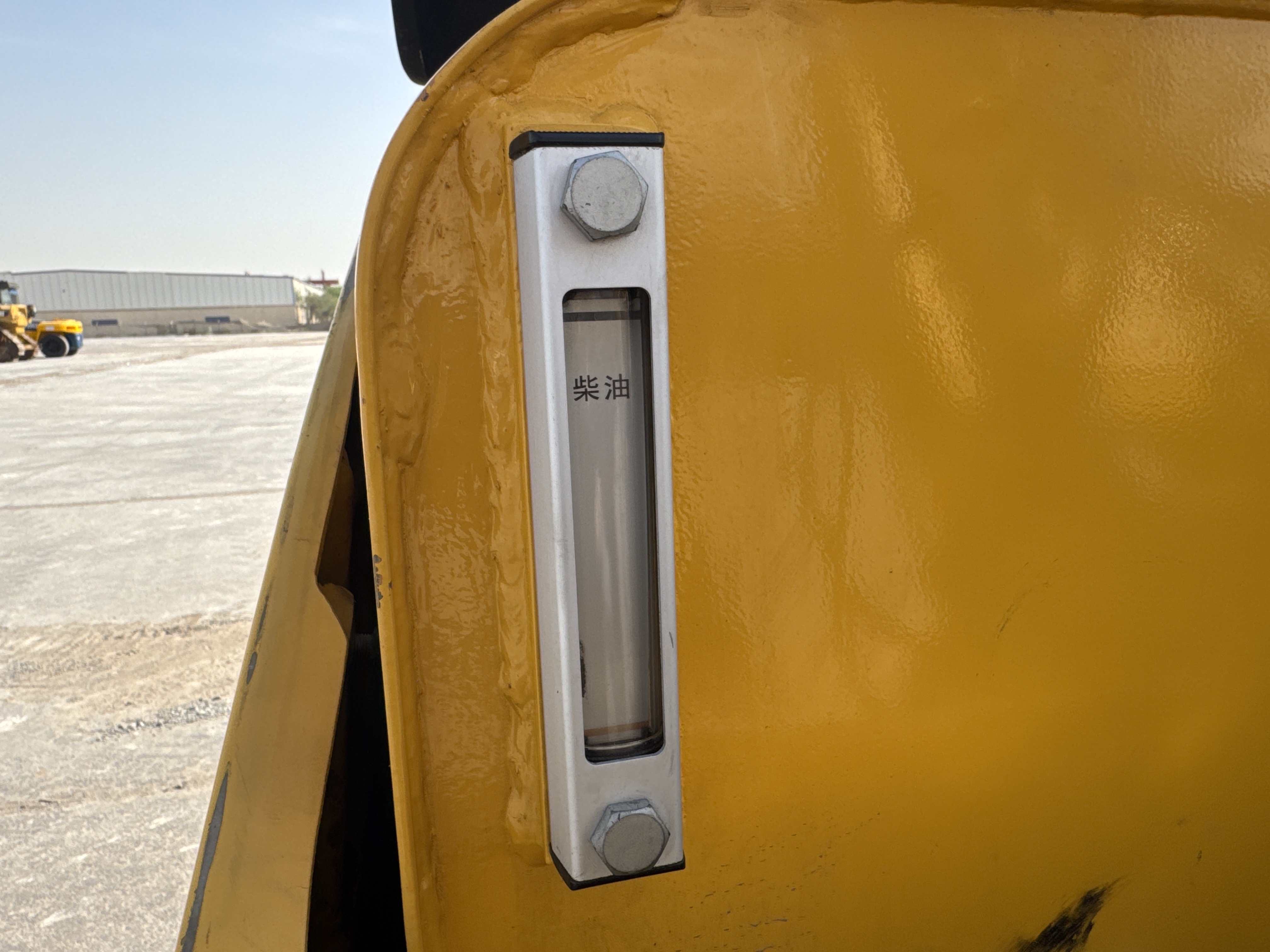 MNX-006-Yuchai-YC55-8-Mini-excavators-inspection-Engine-Fuel-tank-2