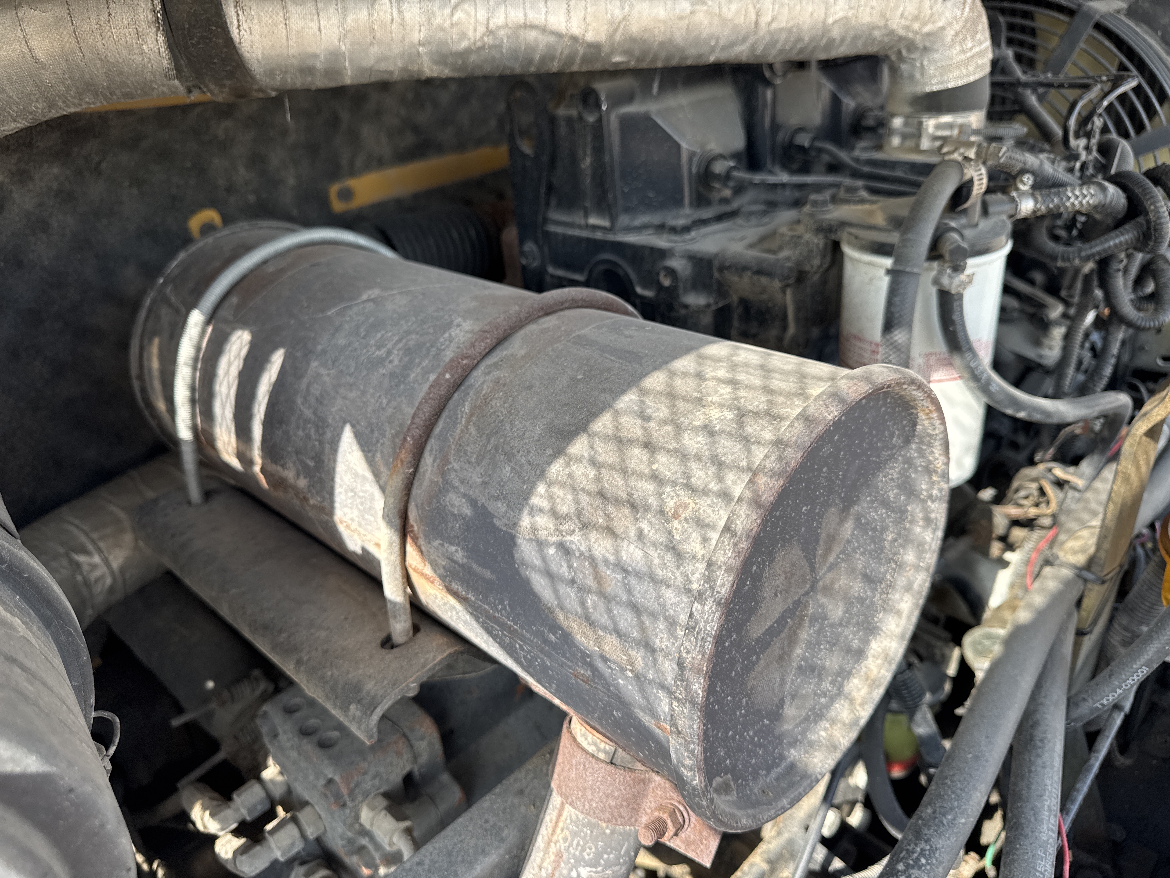 MNX-006-Yuchai-YC55-8-Mini-excavators-inspection-Engine-Exhaust-system-2