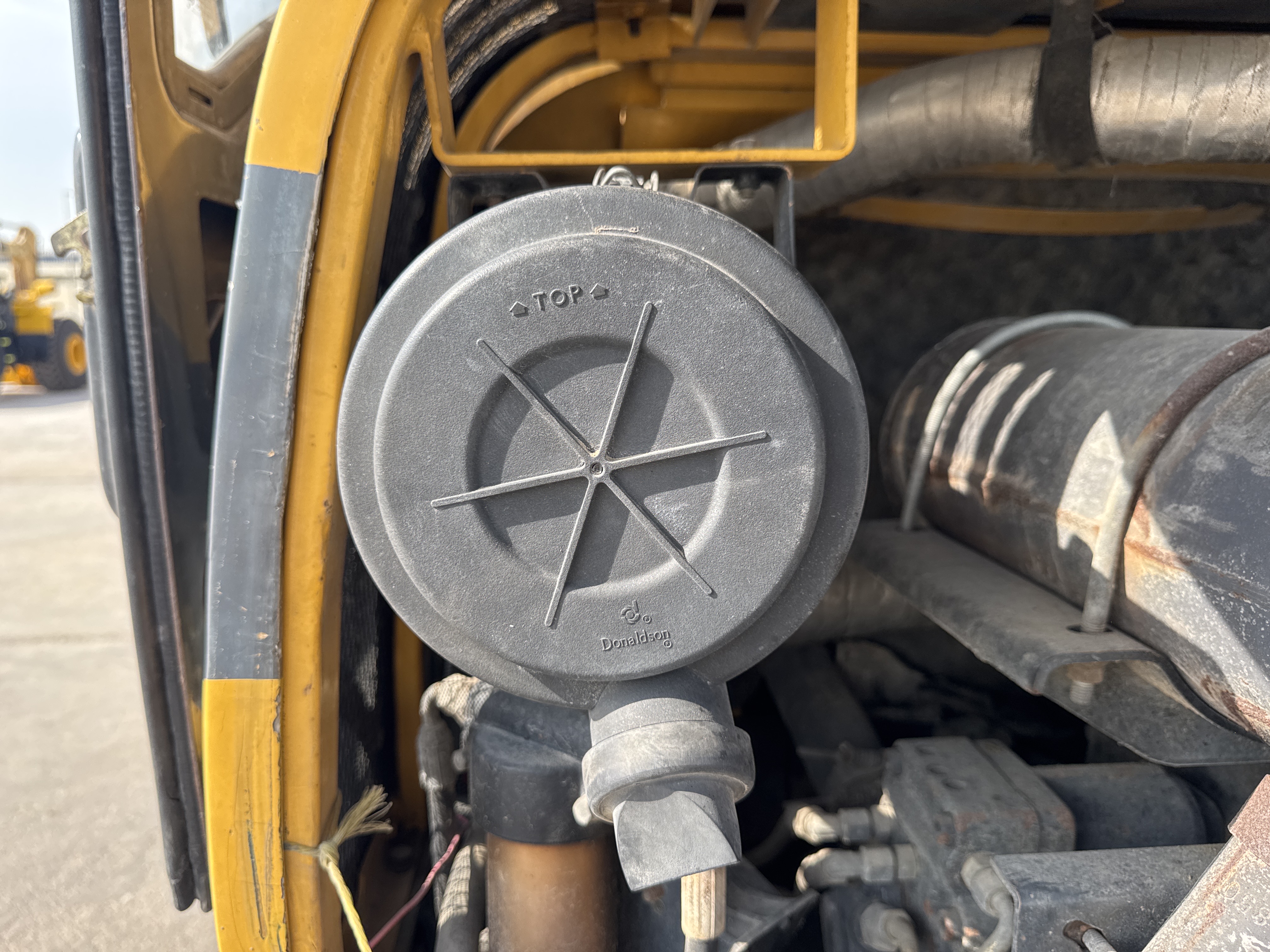 MNX-006-Yuchai-YC55-8-Mini-excavators-inspection-Engine-Air-intake-system-2