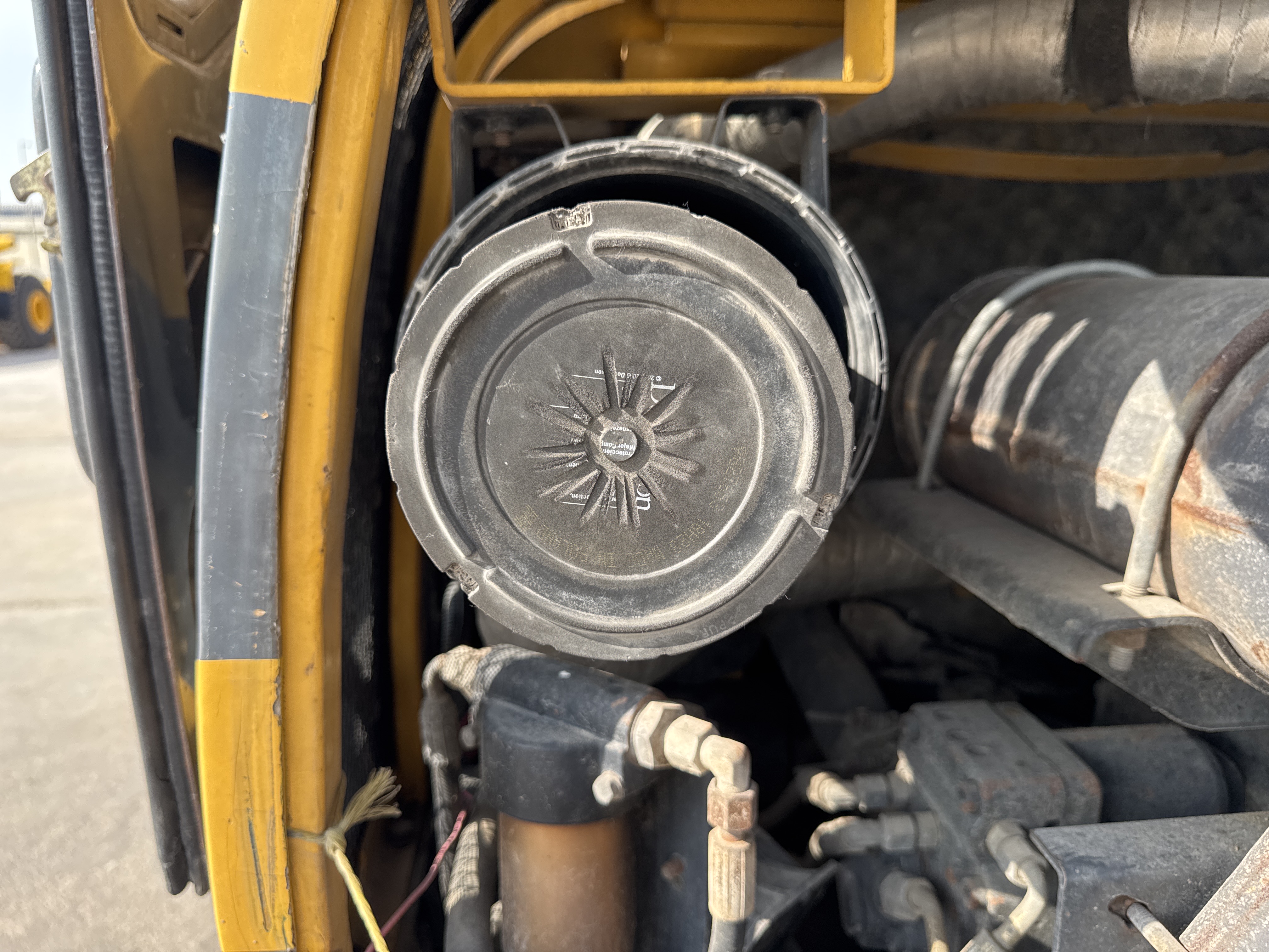 MNX-006-Yuchai-YC55-8-Mini-excavators-inspection-Engine-Air-intake-system-2