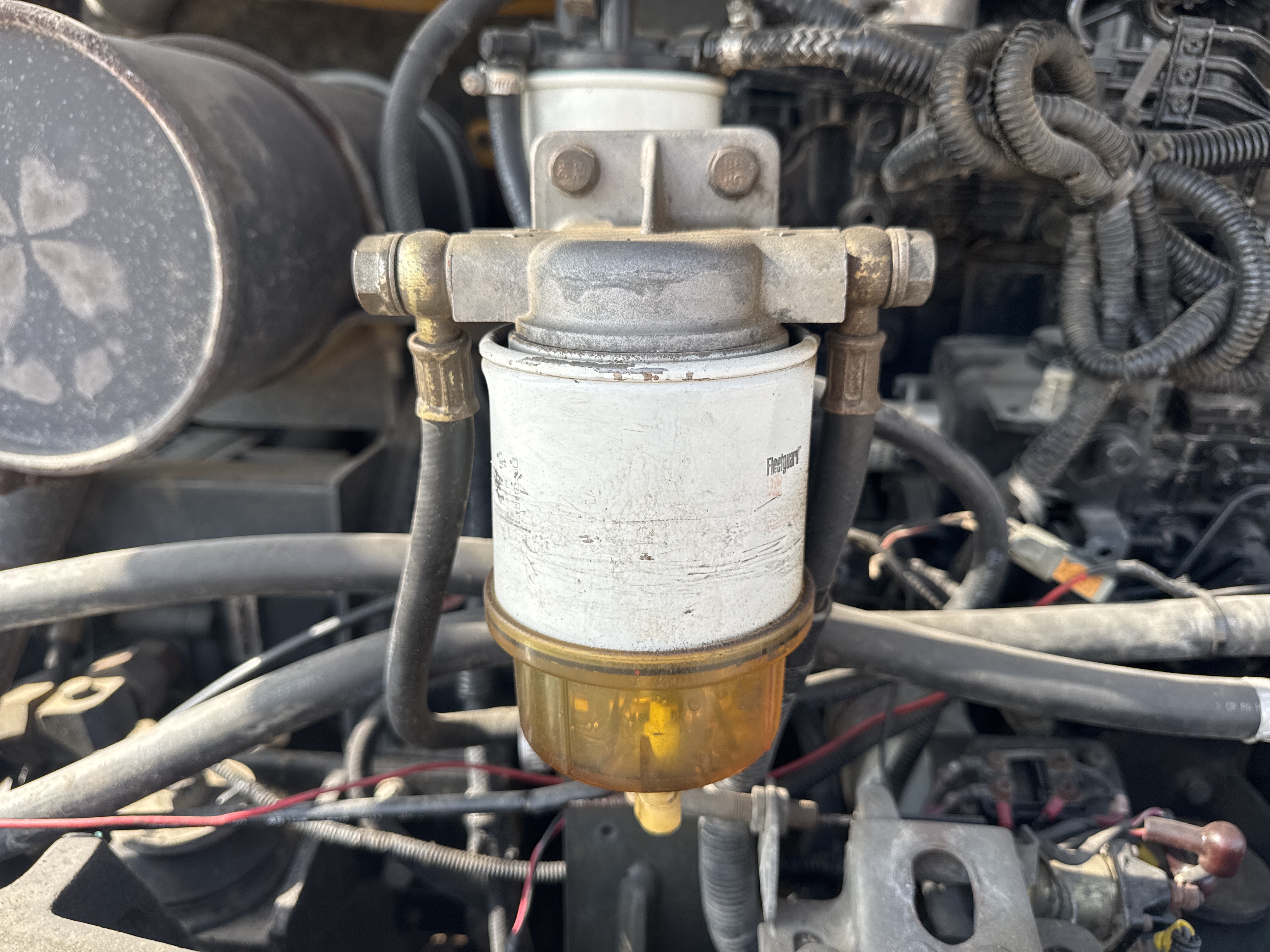 MNX-006-Yuchai-YC55-8-Mini-excavators-inspection-Engine-Fuel-leaks-4