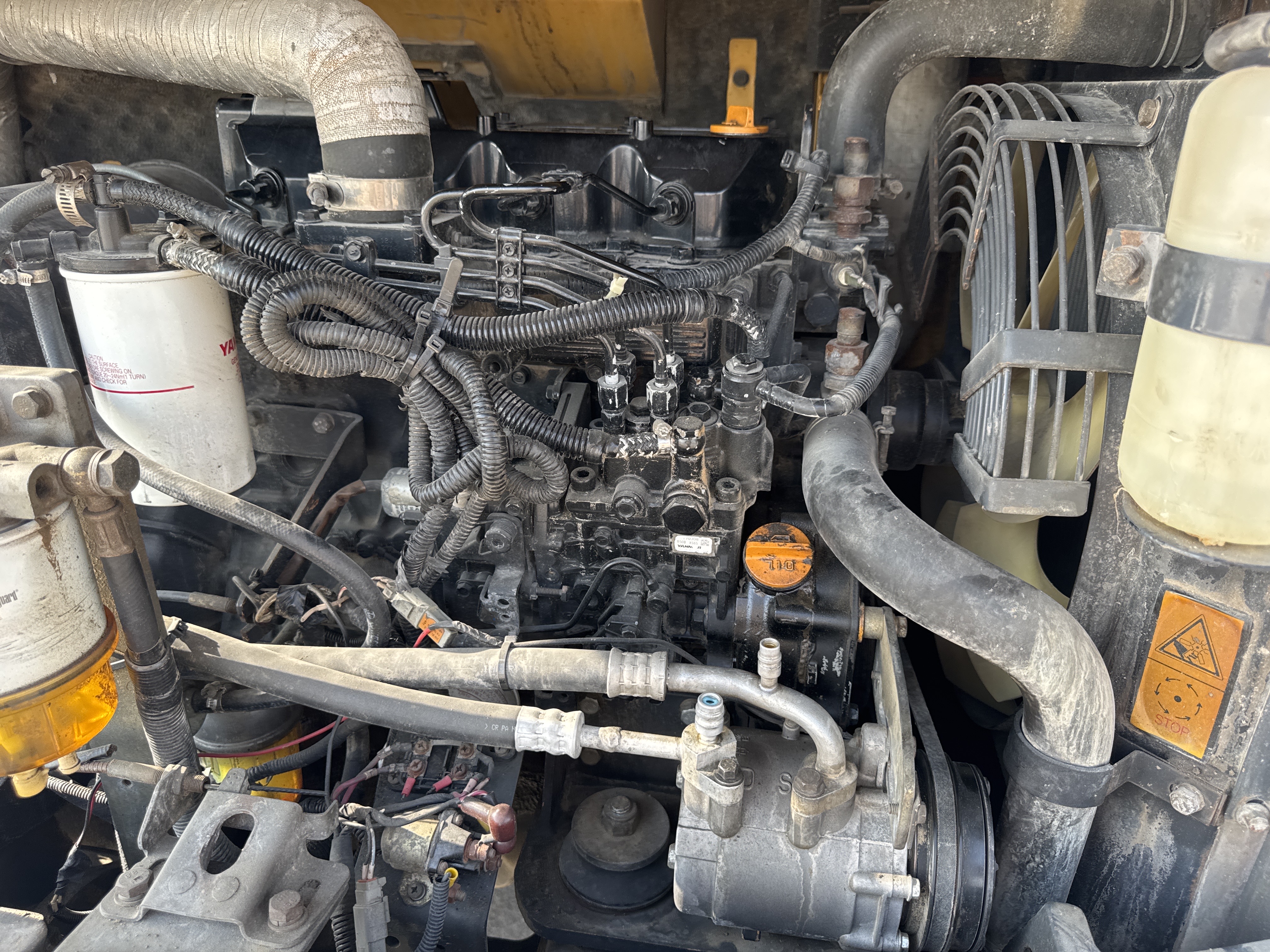 MNX-006-Yuchai-YC55-8-Mini-excavators-inspection-Engine-Engine-oil-leaks-2