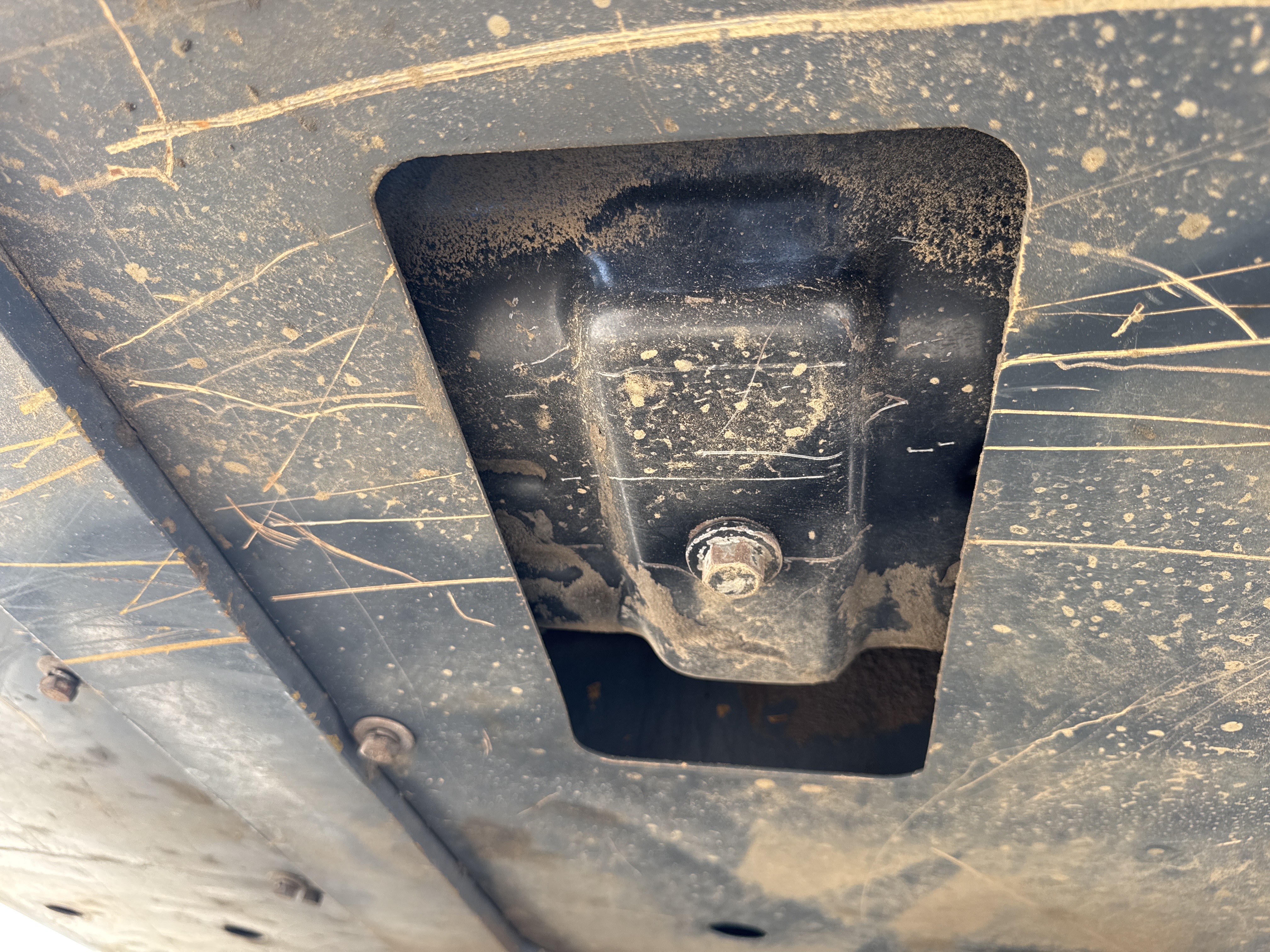 MNX-006-Yuchai-YC55-8-Mini-excavators-inspection-Engine-Engine-oil-leaks-2