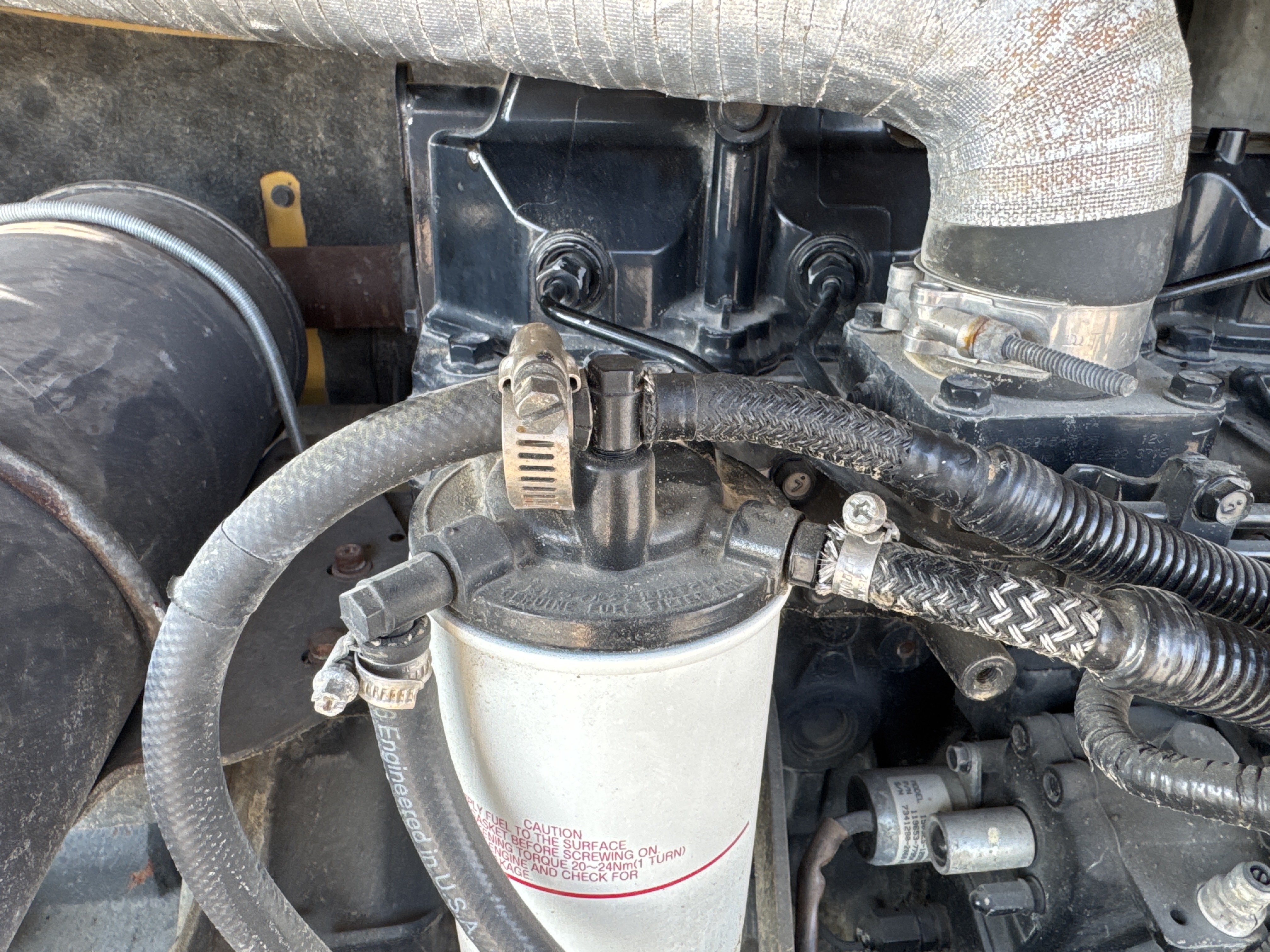 MNX-006-Yuchai-YC55-8-Mini-excavators-inspection-Engine-Hoses-2