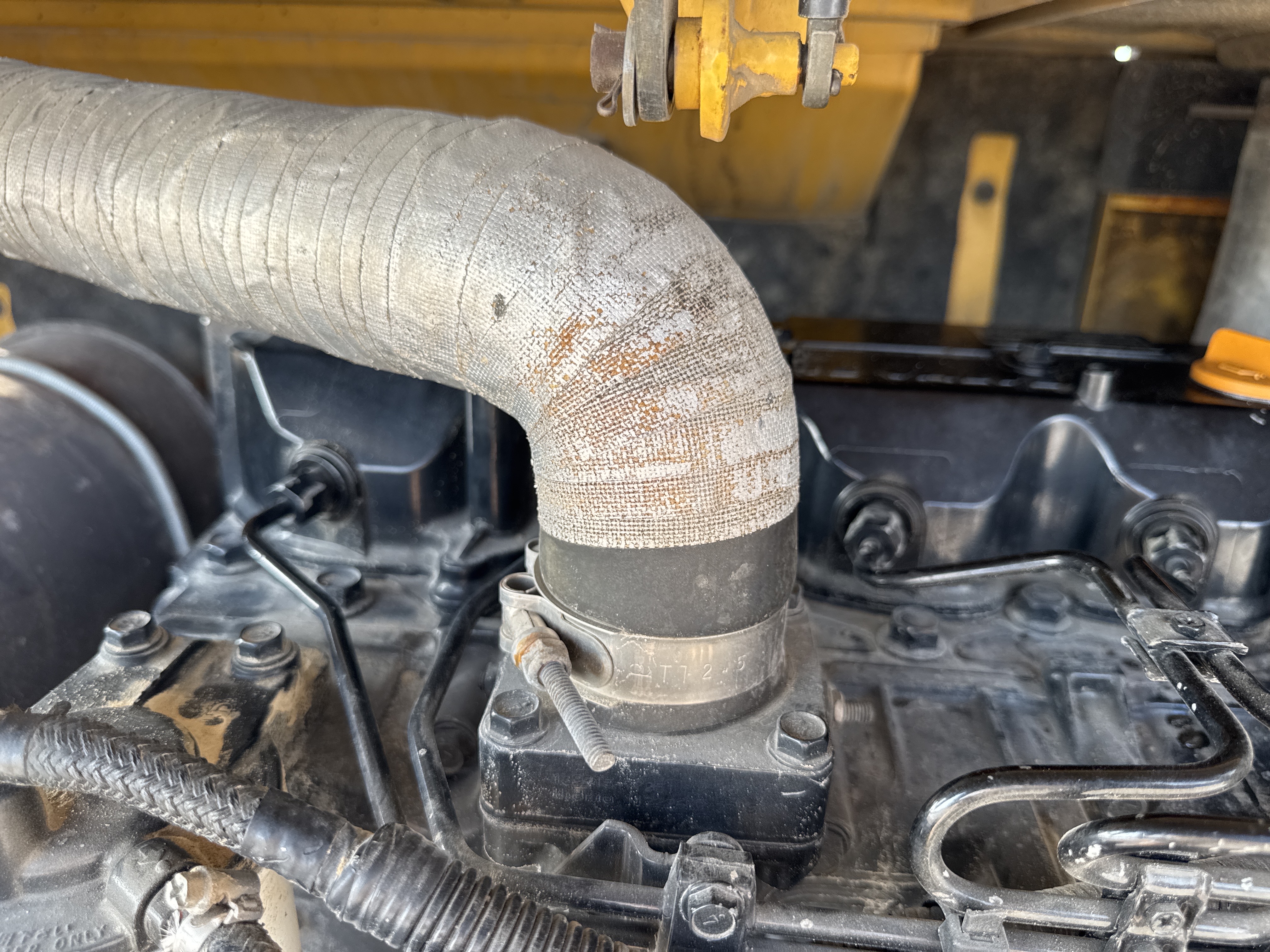 MNX-006-Yuchai-YC55-8-Mini-excavators-inspection-Engine-Hoses-2
