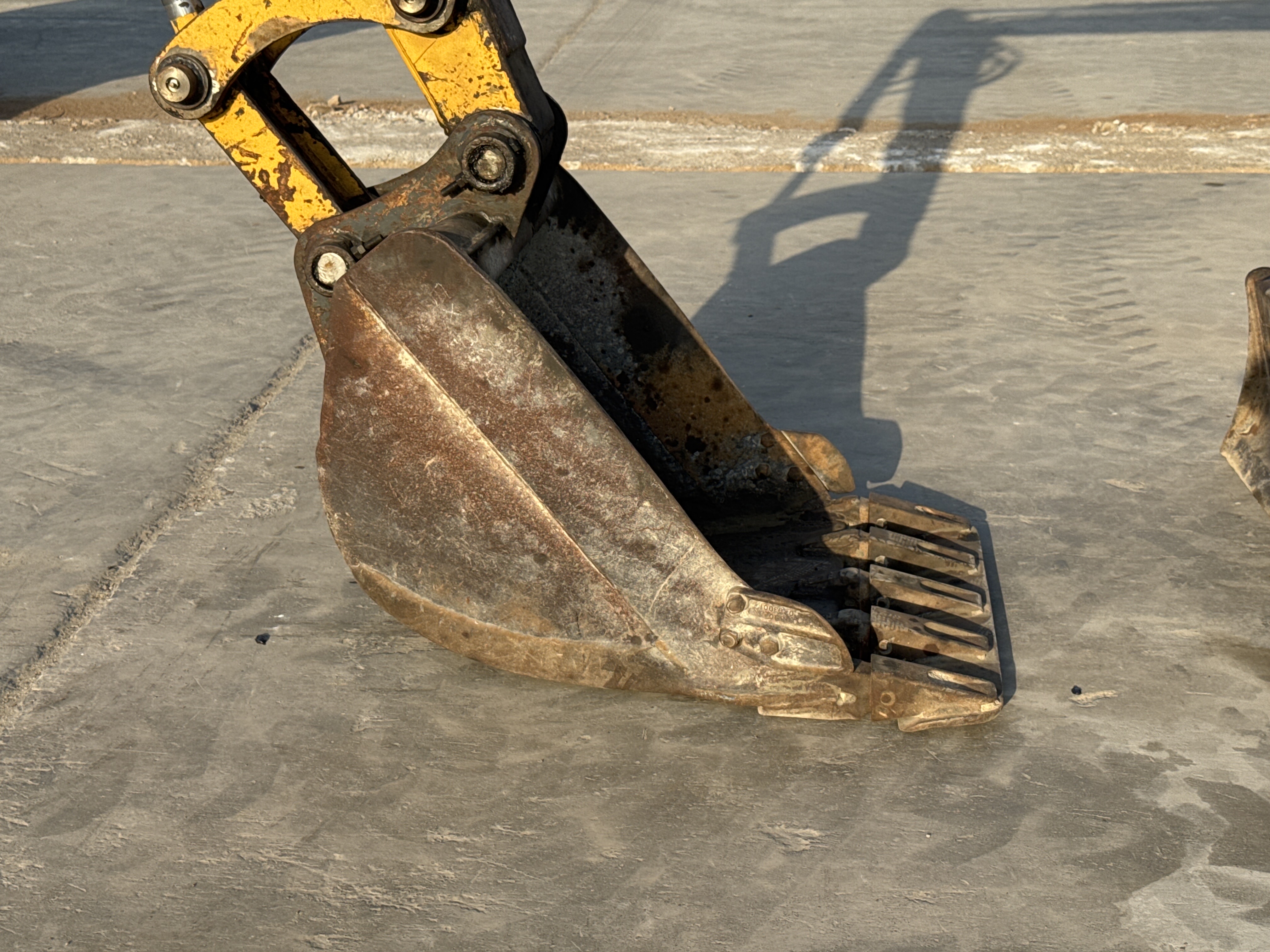 MNX-006-Yuchai-YC55-8-Mini-excavators-inspection-Attachment-Excavator-bucket-2