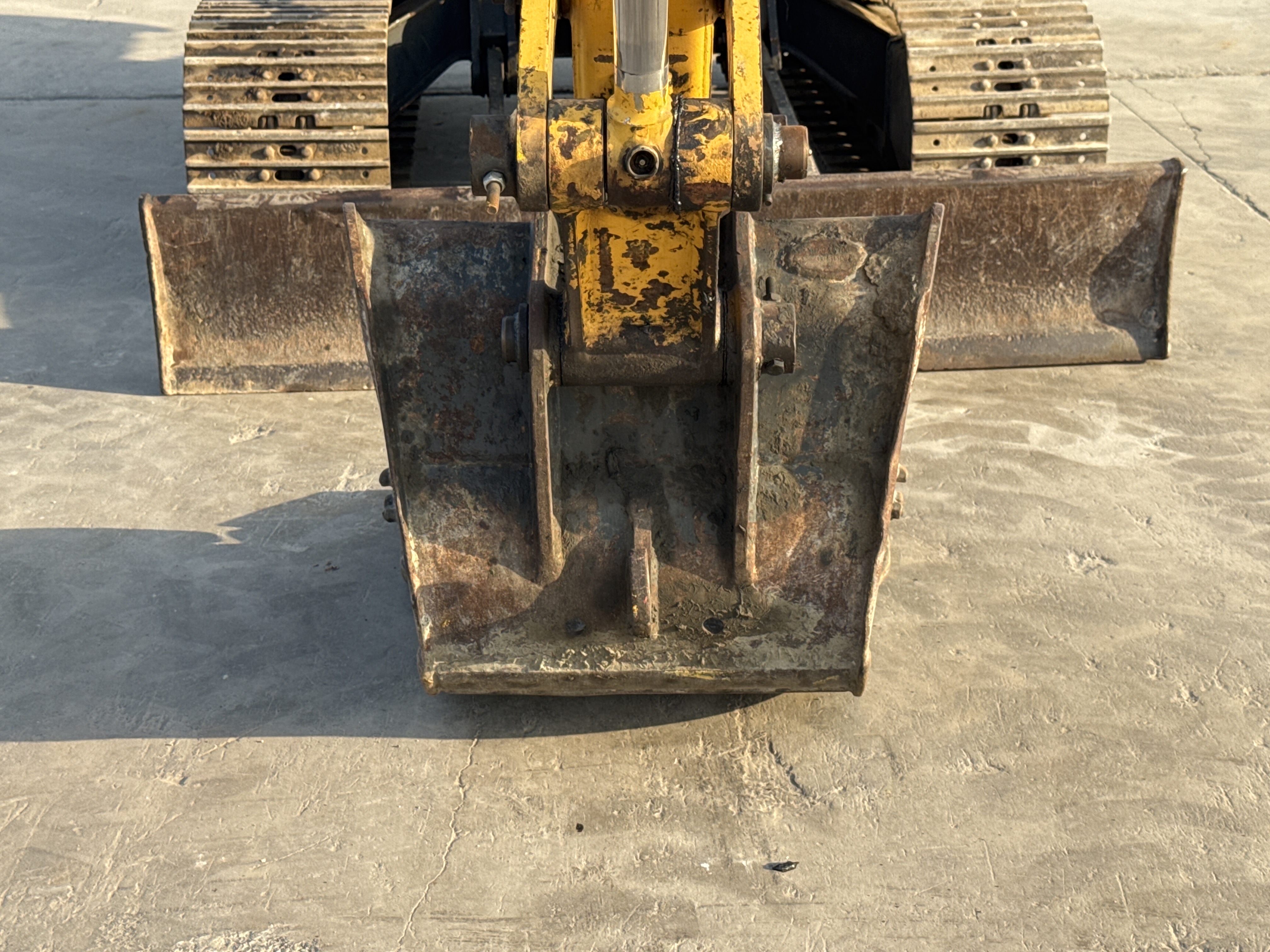 MNX-006-Yuchai-YC55-8-Mini-excavators-inspection-Attachment-Excavator-bucket-2