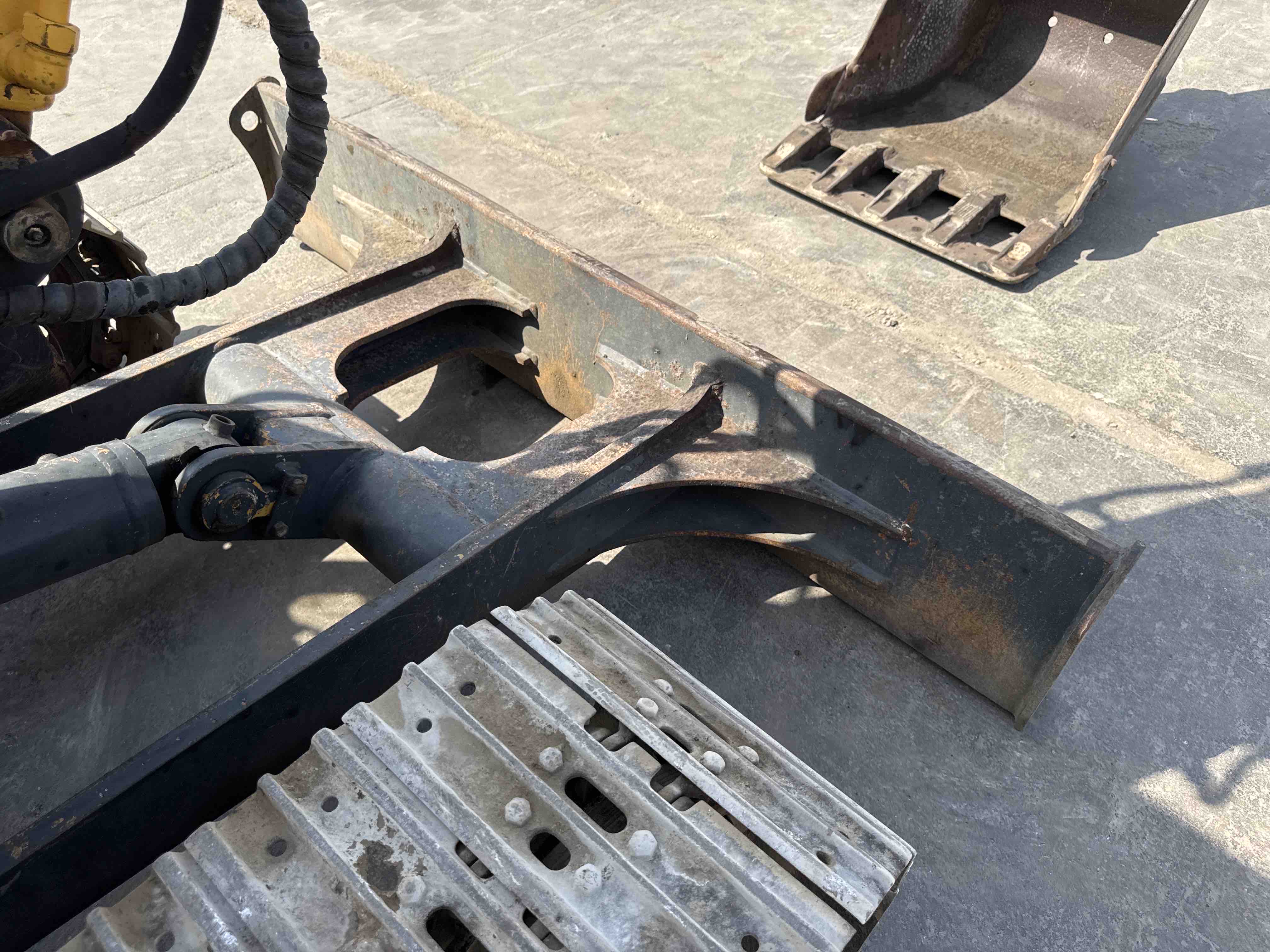 MNX-006-Yuchai-YC55-8-Mini-excavators-inspection-Attachment-Dozer-blade-2