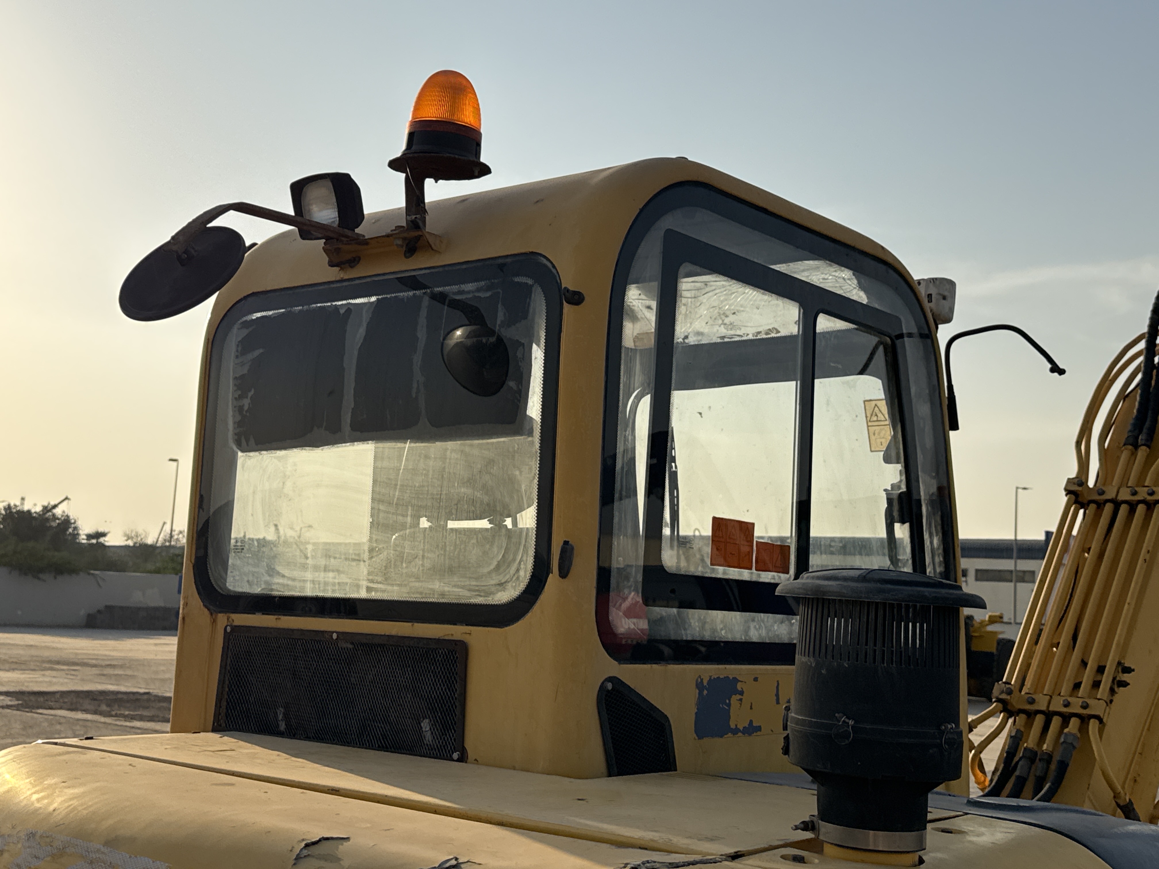 MNX-006-Yuchai-YC55-8-Mini-excavators-inspection-Safety-Glass-2
